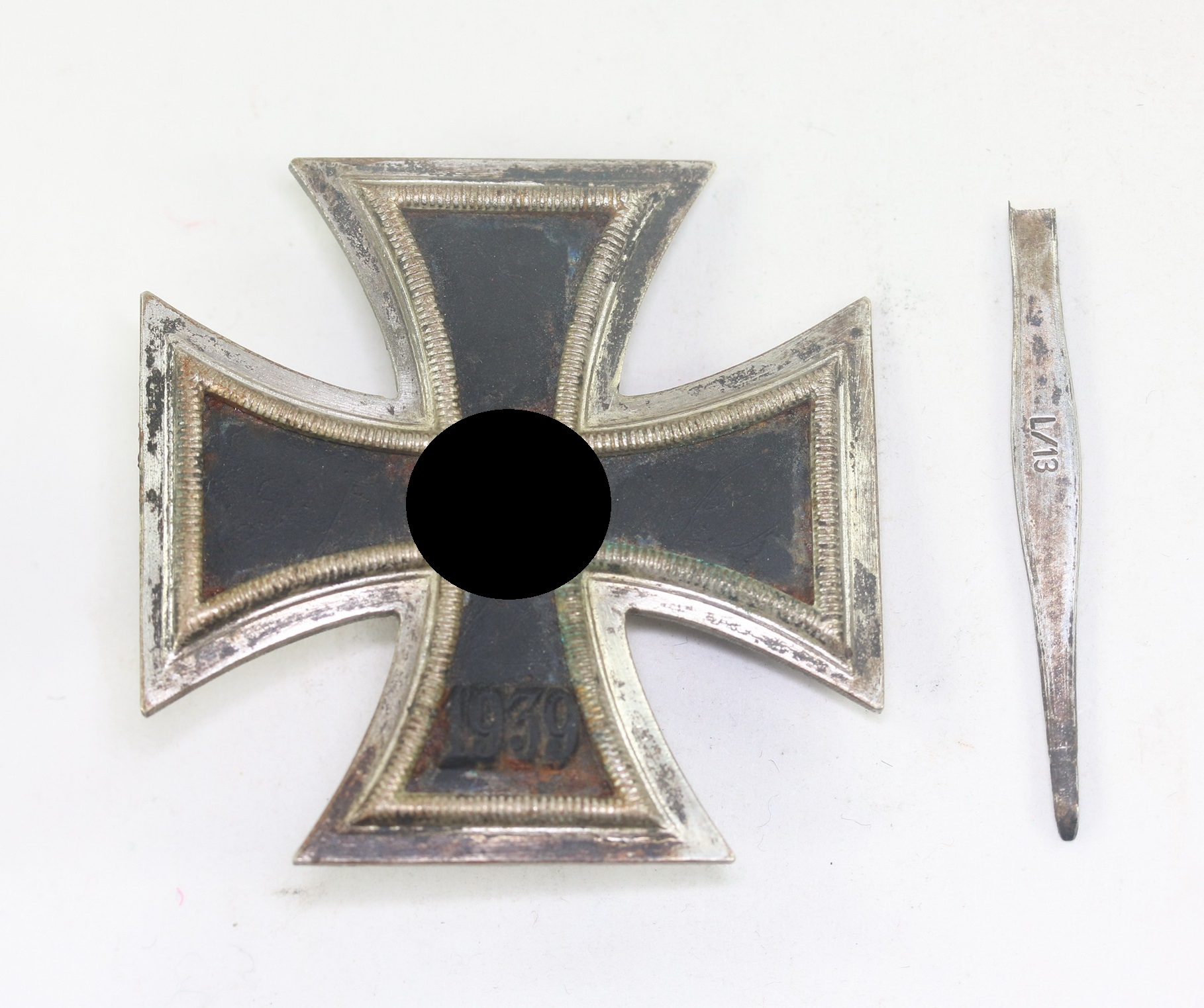 Eisernes Kreuz 1. Klasse 1939, Hst. L/13 beschädigt(!) – Bild 1