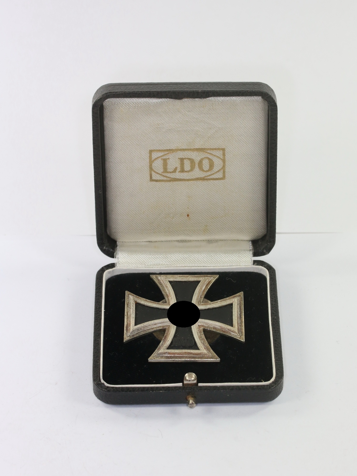  Eisernes Kreuz 1. Klasse 1939, Hst. L/13 (Mikro), an Schraubscheibe, im LDO Etui – Bild 1