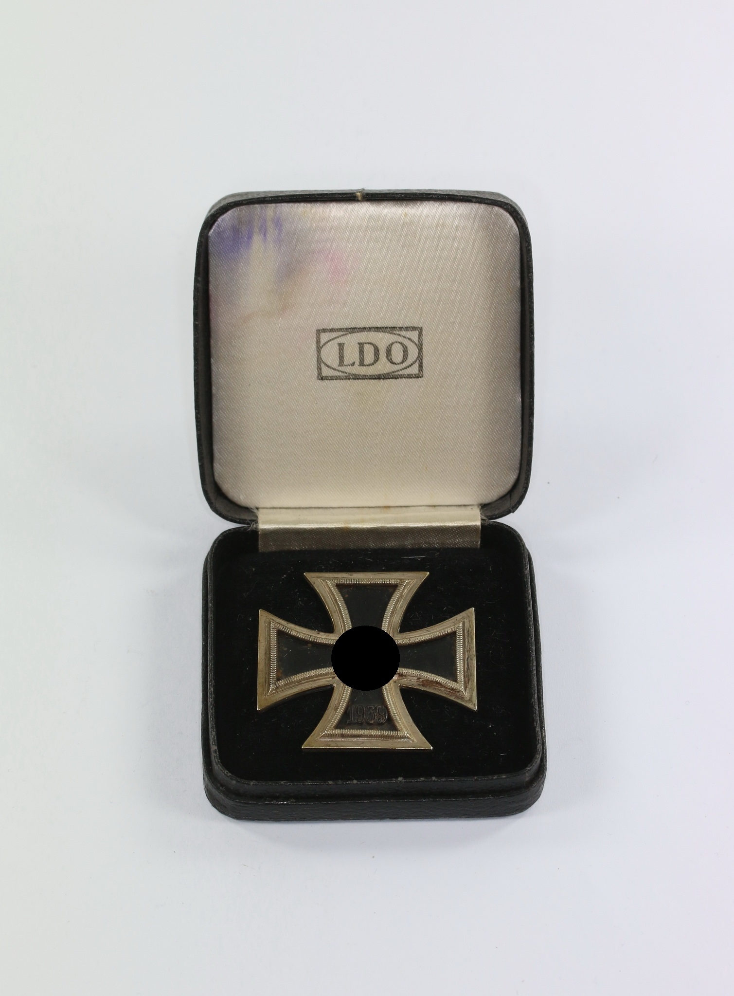 Eisernes Kreuz 1. Klasse 1939, Hst. L/13 (mikro), im LDO Etui – Bild 1