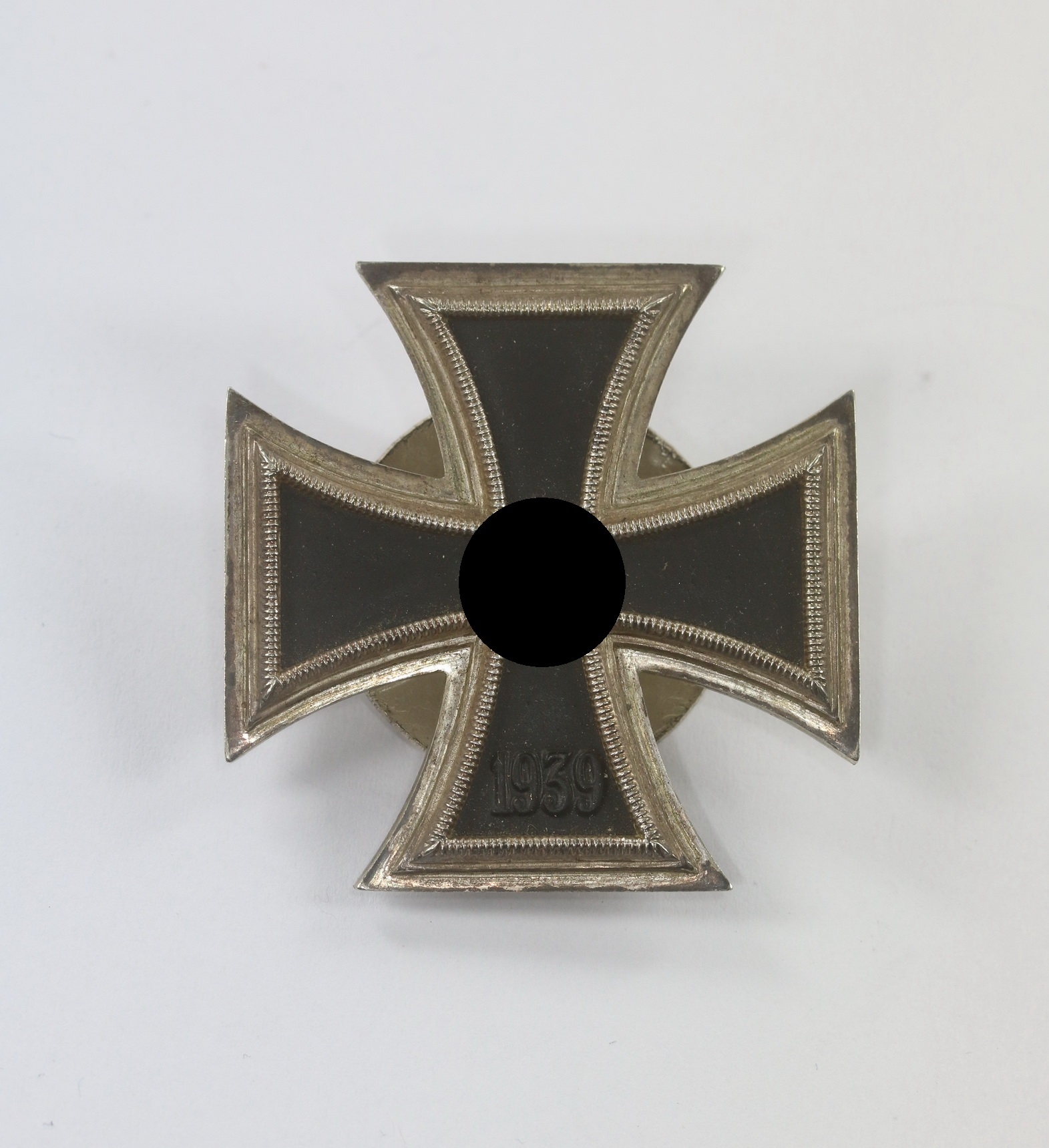 Eisernes Kreuz 1. Klasse 1939, Hst. L/14, an Schraubscheibe, nicht magnetisch – Bild 1