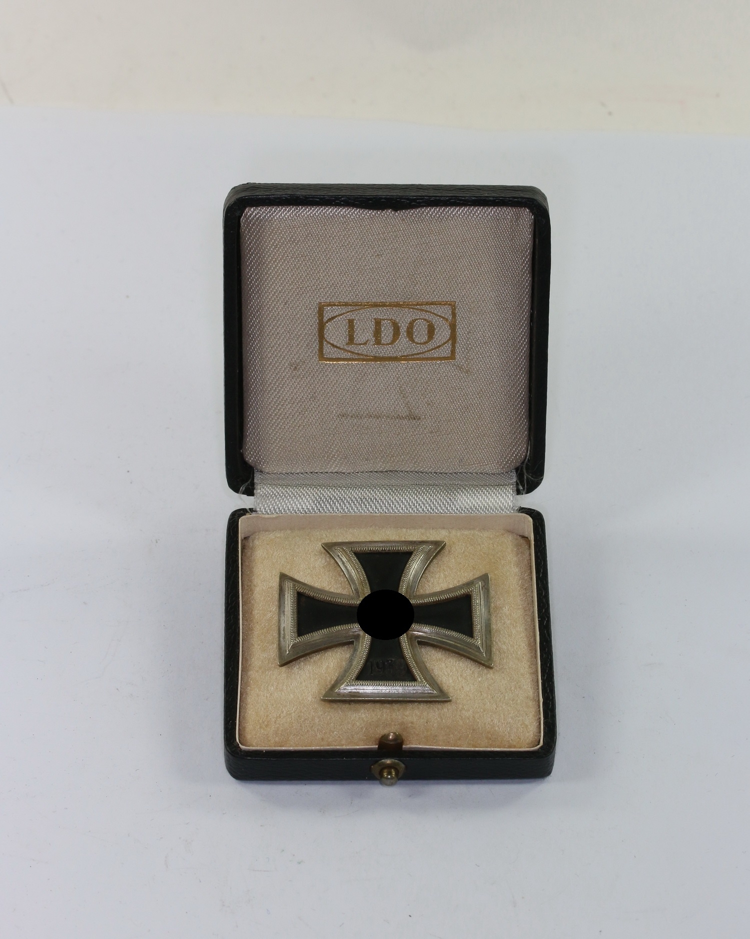 Eisernes Kreuz 1. Klasse 1939, Hst. L/16, im LDO Etui – Bild 1