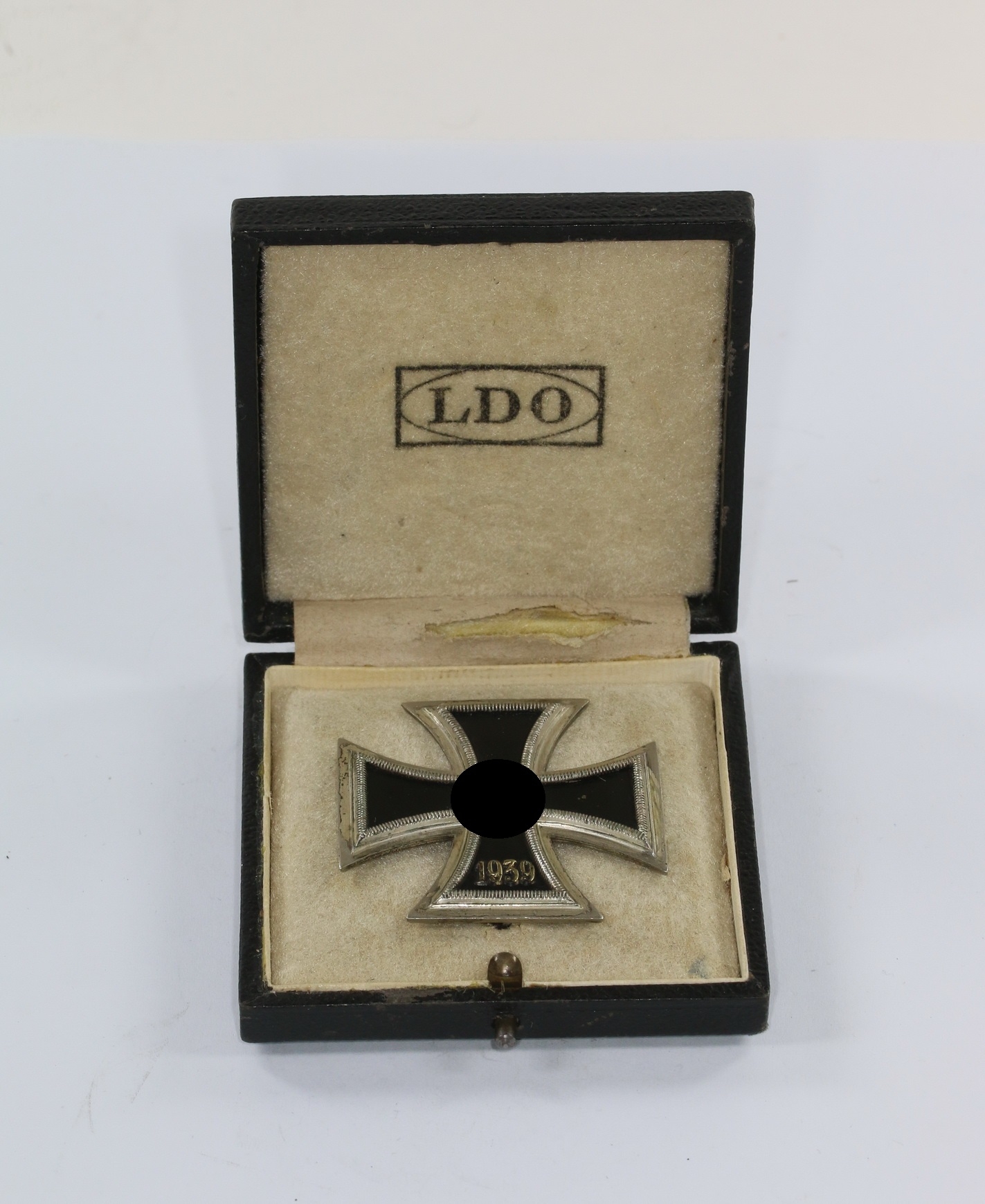 Eisernes Kreuz 1. Klasse 1939, Hst. L/16, nicht magnetisch, im LDO Etui – Bild 1