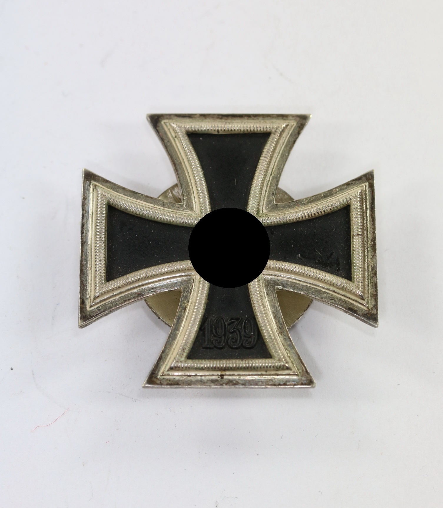 Eisernes Kreuz 1. Klasse 1939, Hst. L/18, an Schraubscheibe – Bild 1