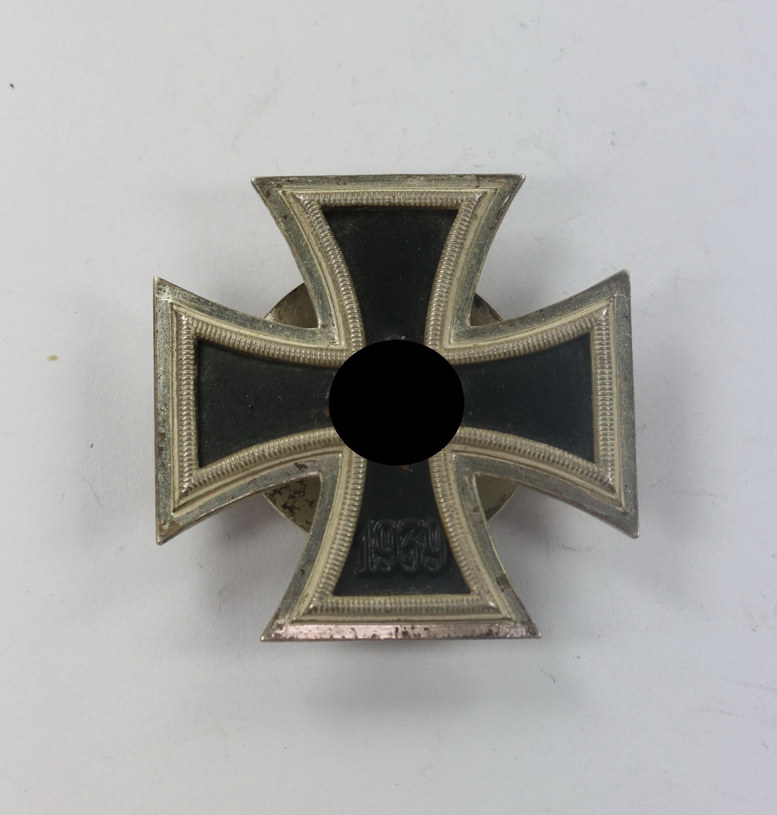  Eisernes Kreuz 1. Klasse 1939, Hst. L/18, an Schraubscheibe – Bild 1