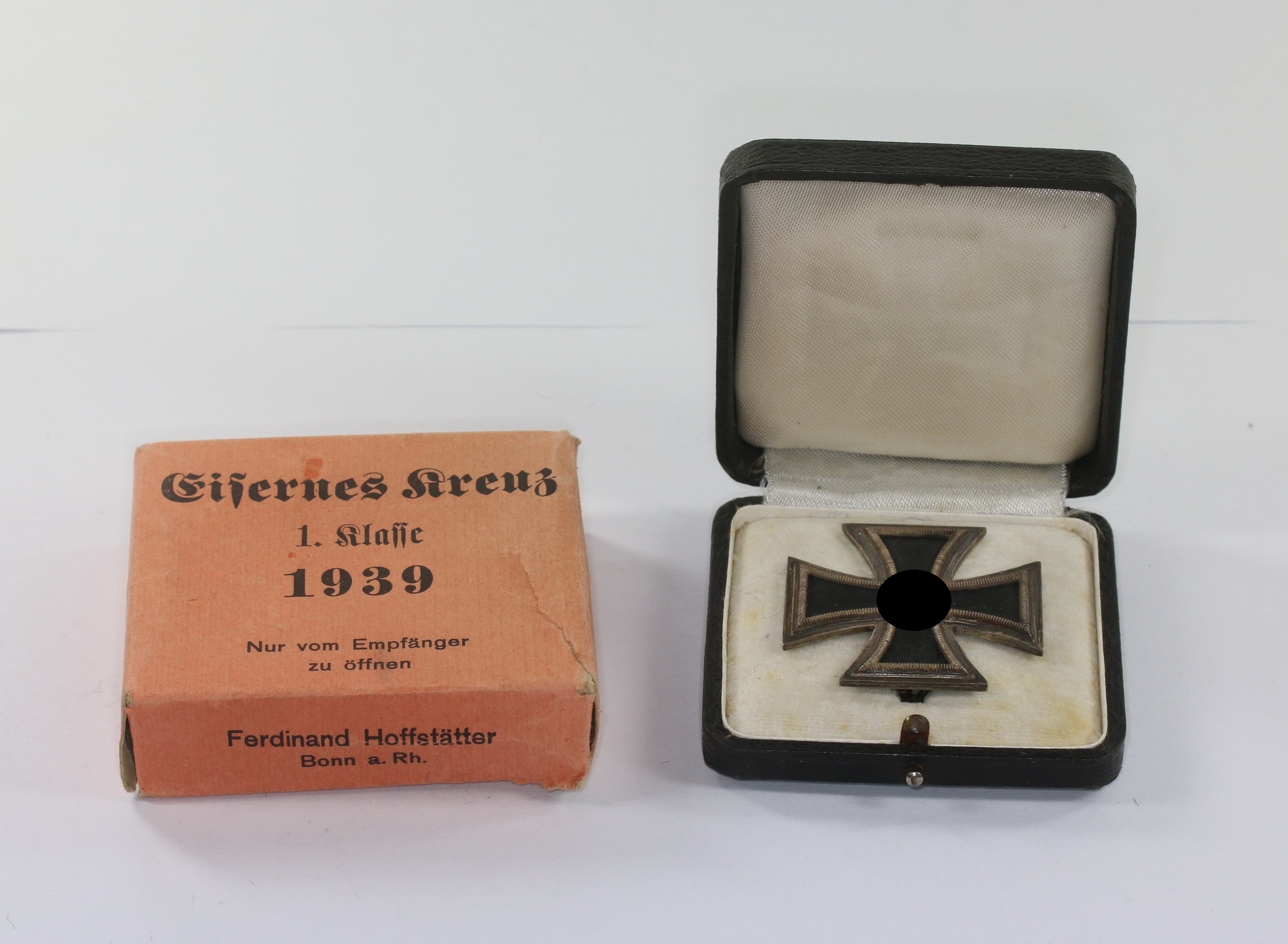 Eisernes Kreuz 1. Klasse 1939, Hst. L/19, im Etui mit Umkarton Ferdinand Hoffstätter Bonn a. Rh. – Bild 1