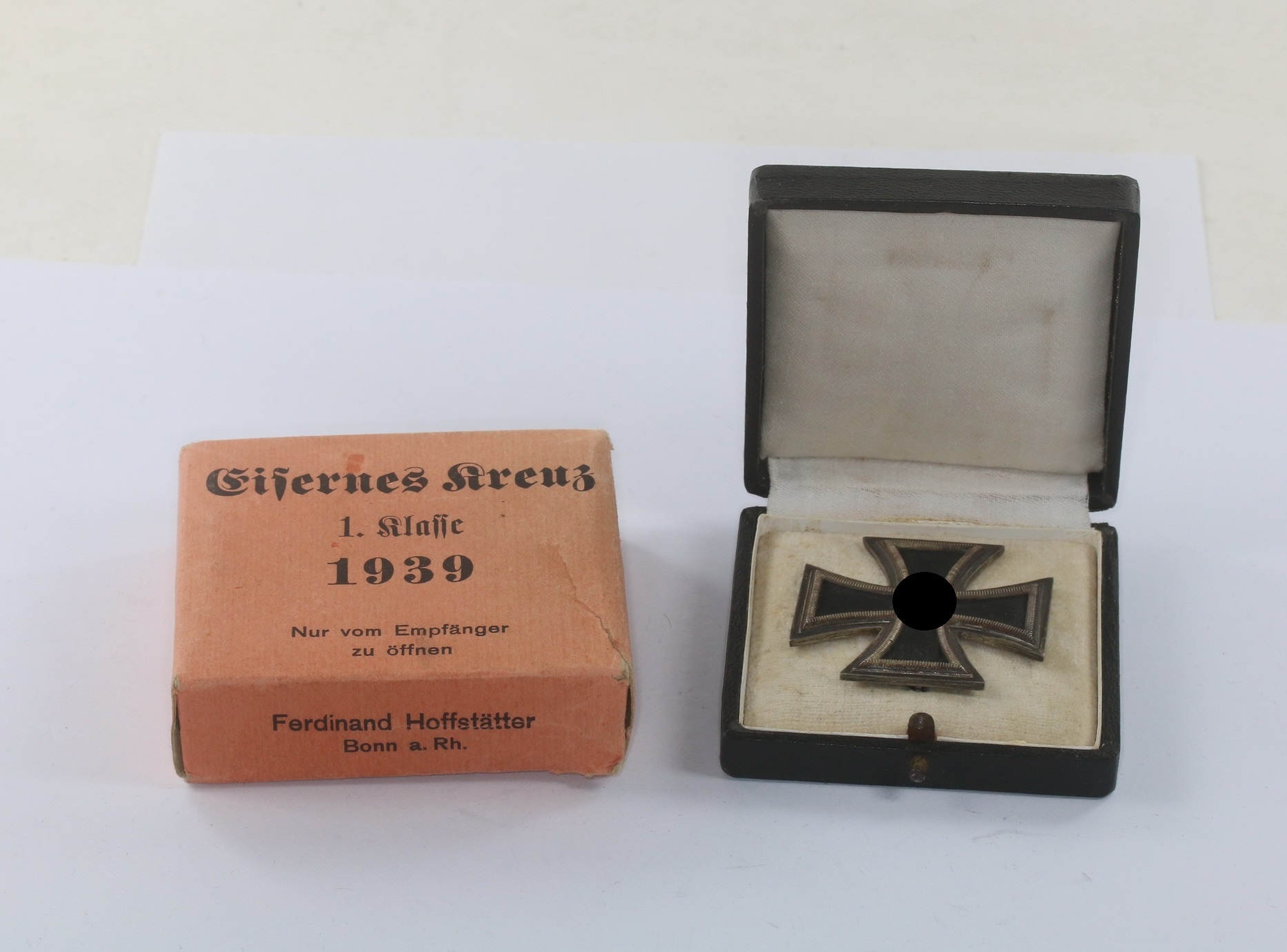  Eisernes Kreuz 1. Klasse 1939, Hst. L/19, im Etui mit Umkarton Ferdinand Hoffstätter Bonn a. Rh. – Bild 1