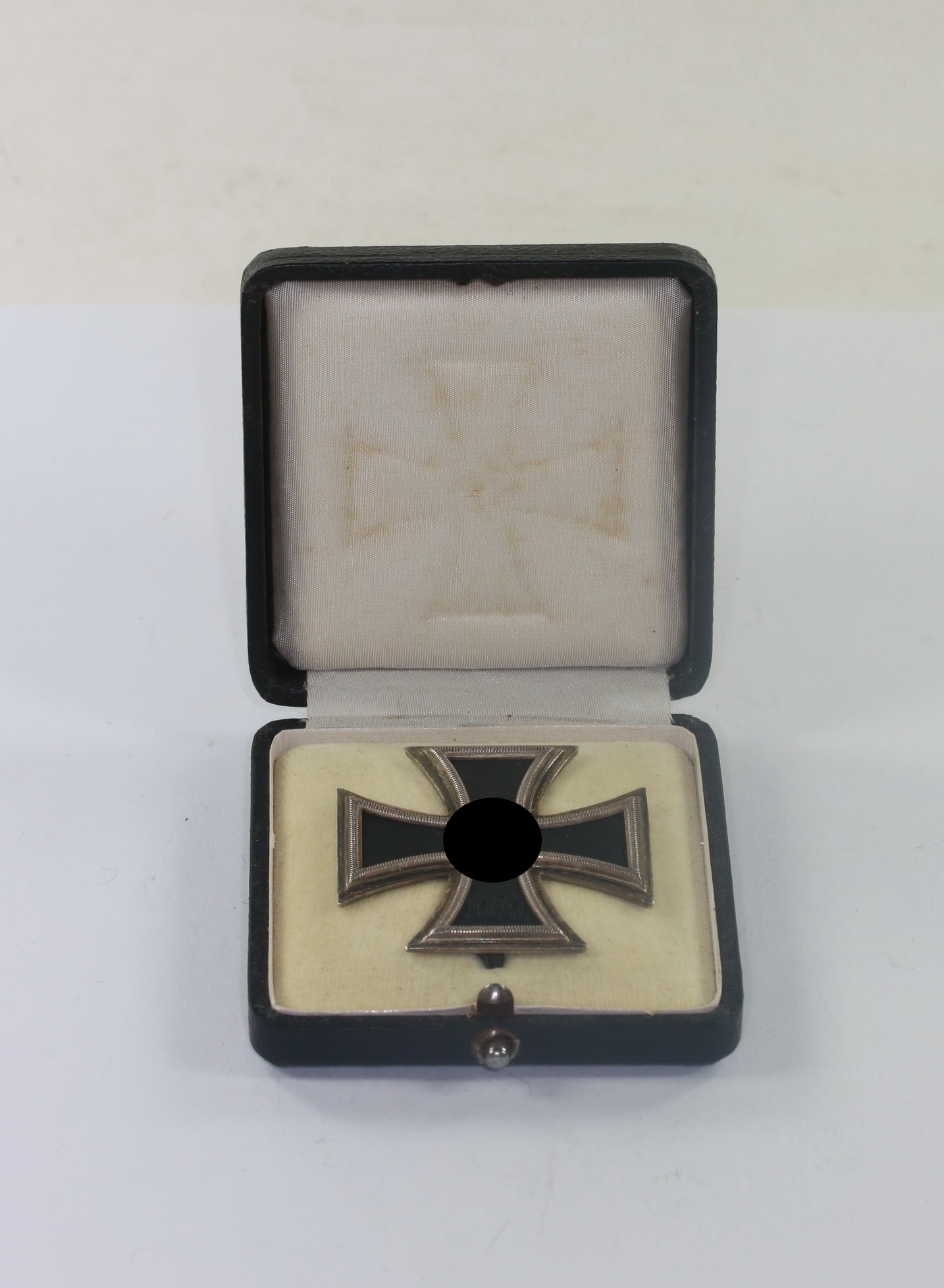  Eisernes Kreuz 1. Klasse 1939, Hst. L/50, im Etui – Bild 1