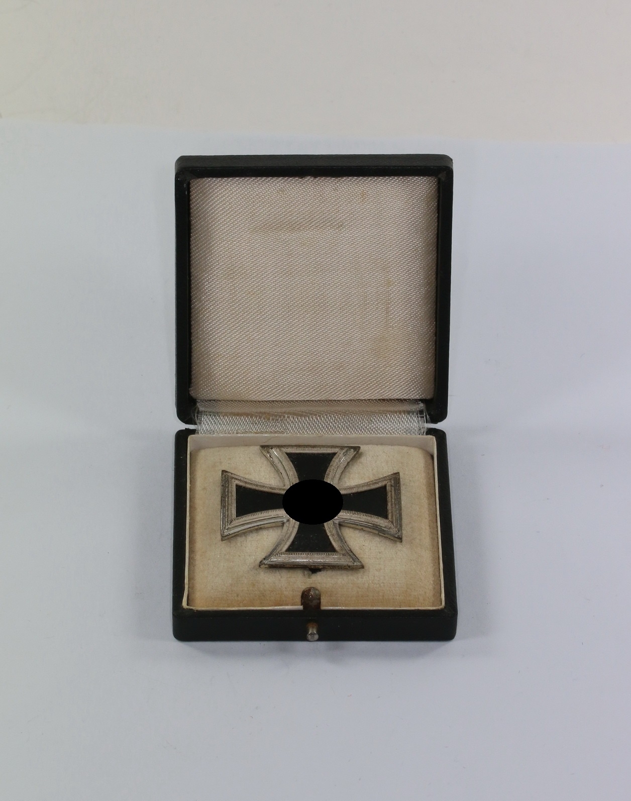 Eisernes Kreuz 1. Klasse 1939, Hst. L/52, im Etui – Bild 1