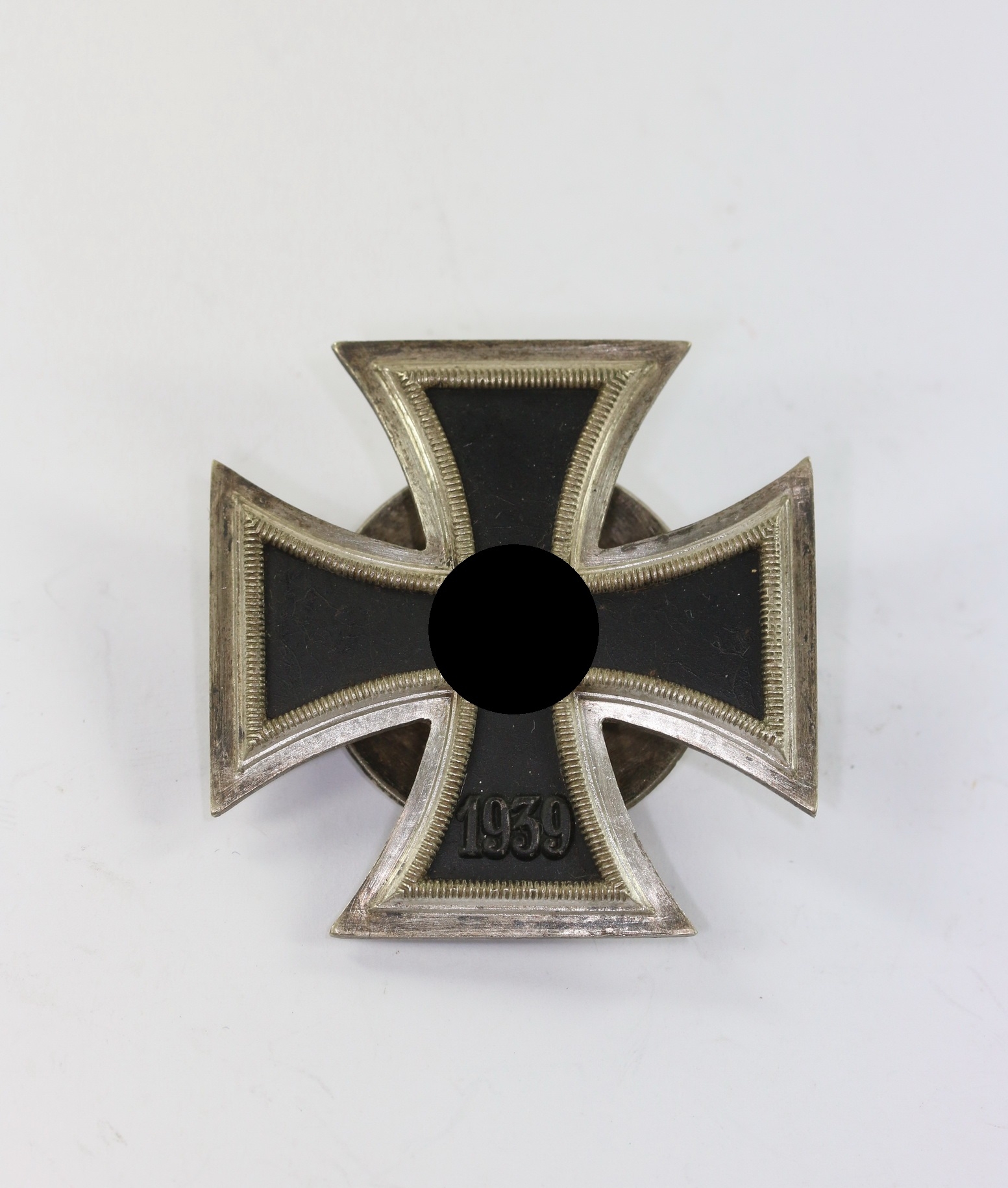 Eisernes Kreuz 1. Klasse 1939, Hst. L/16, an Schraubscheibe – Bild 1