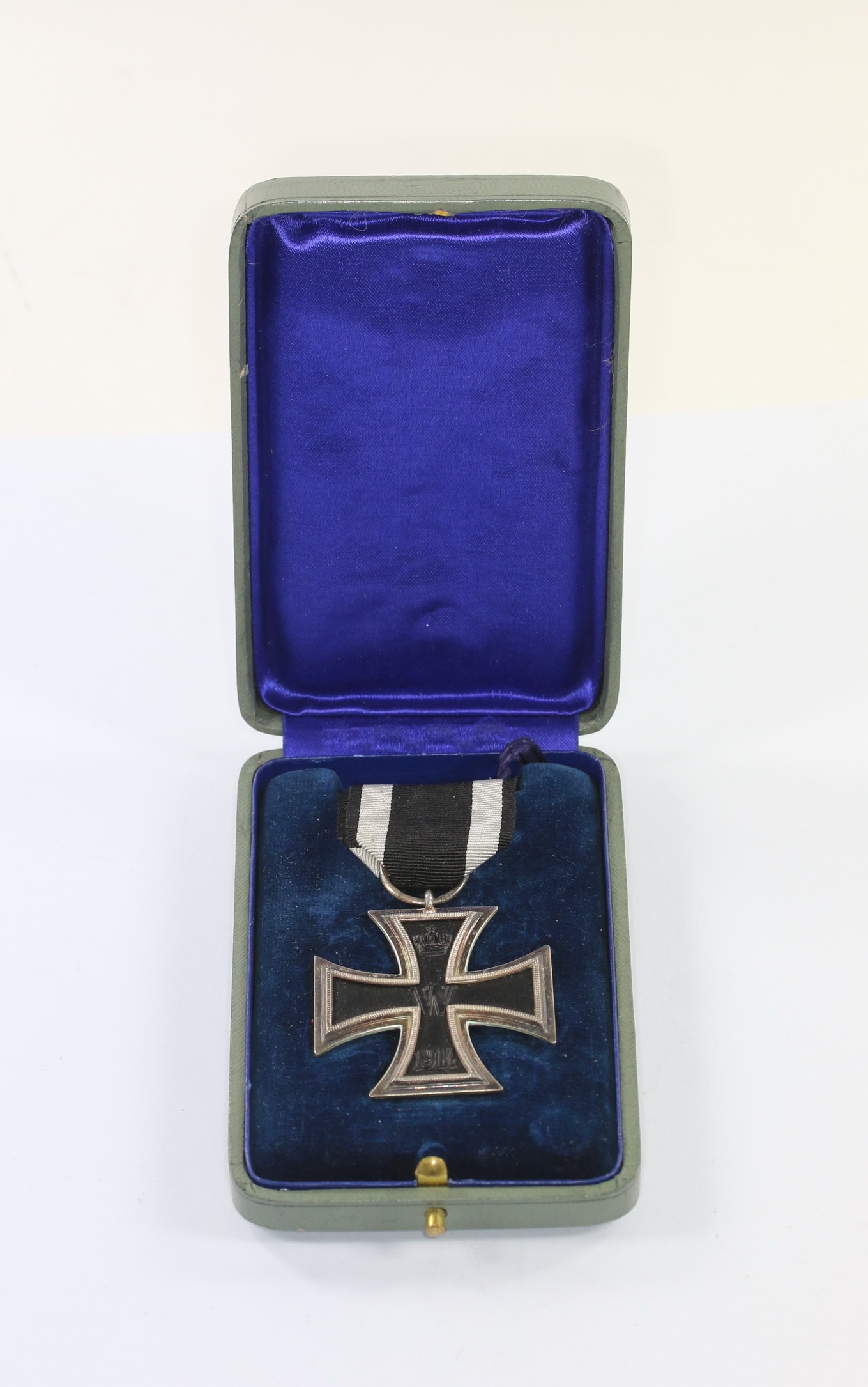 Eisernes Kreuz 2. Klasse 1914, Hst. SW, im Schmucketui – Bild 1
