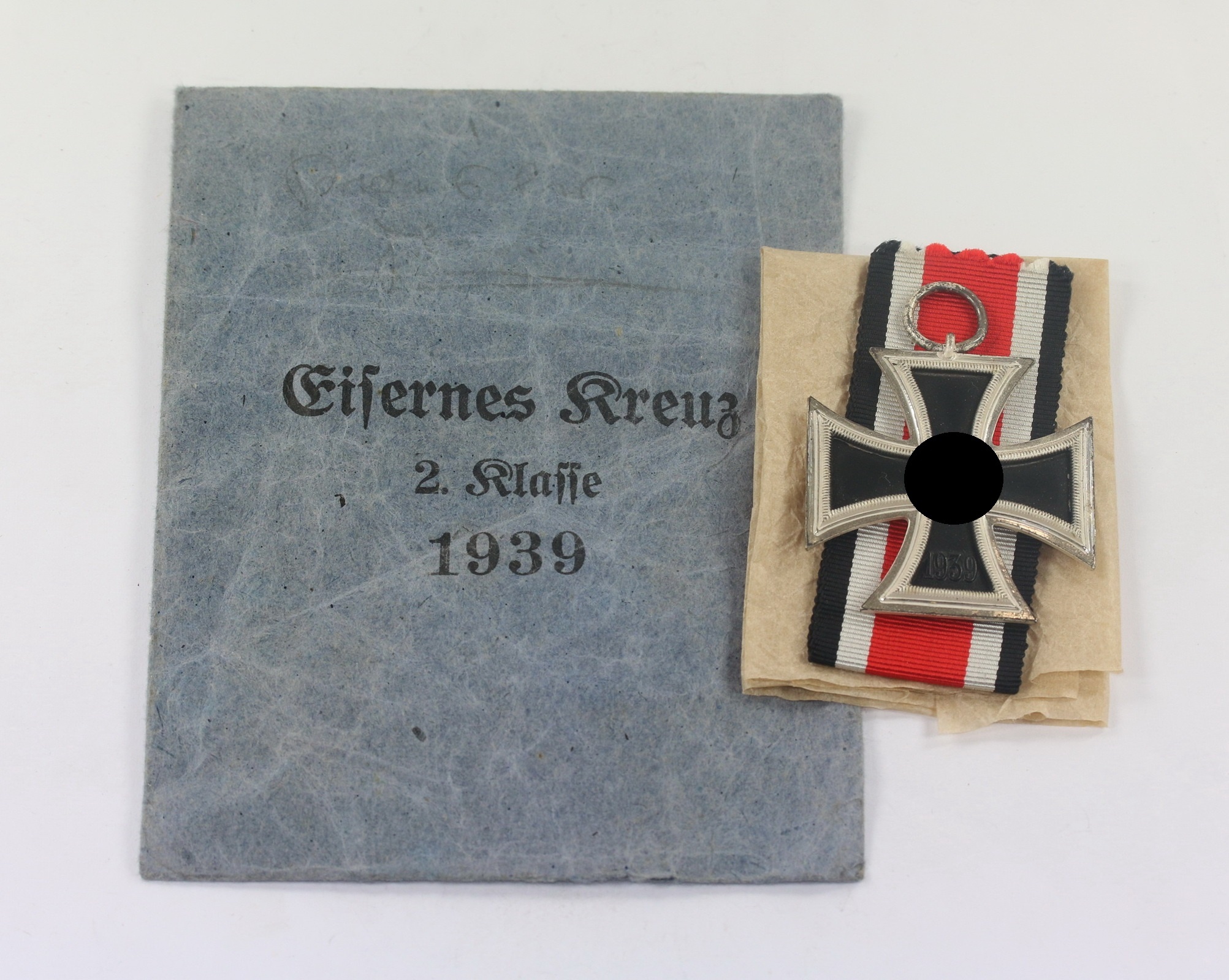 Eisernes Kreuz 2. Klasse 1939, Hst. 113, in Verleihungstüte Hermann Aurich Dresden A16 – Bild 1