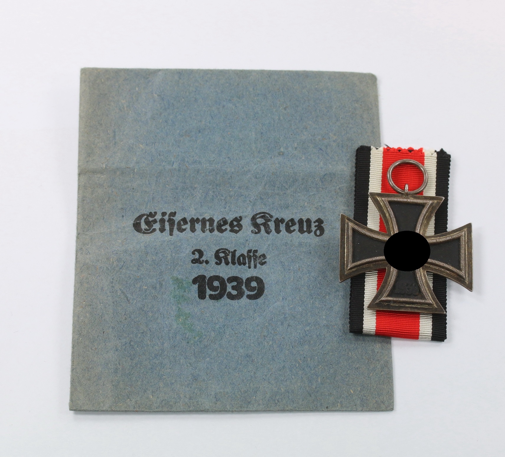  Eisernes Kreuz 2. Klasse 1939, Hst. 138, in Verleihungstüte Julius Maurer, Oberstein a. d. Nahe – Bild 1