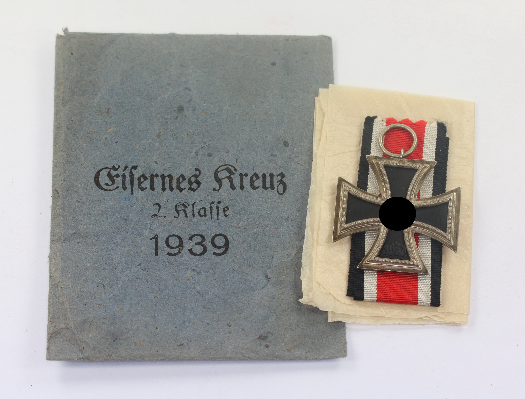  Eisernes Kreuz 2. Klasse 1939, Hst. 138, in Verleihungstüte Julius Maurer, Oberstein a. d. Nahe – Bild 1