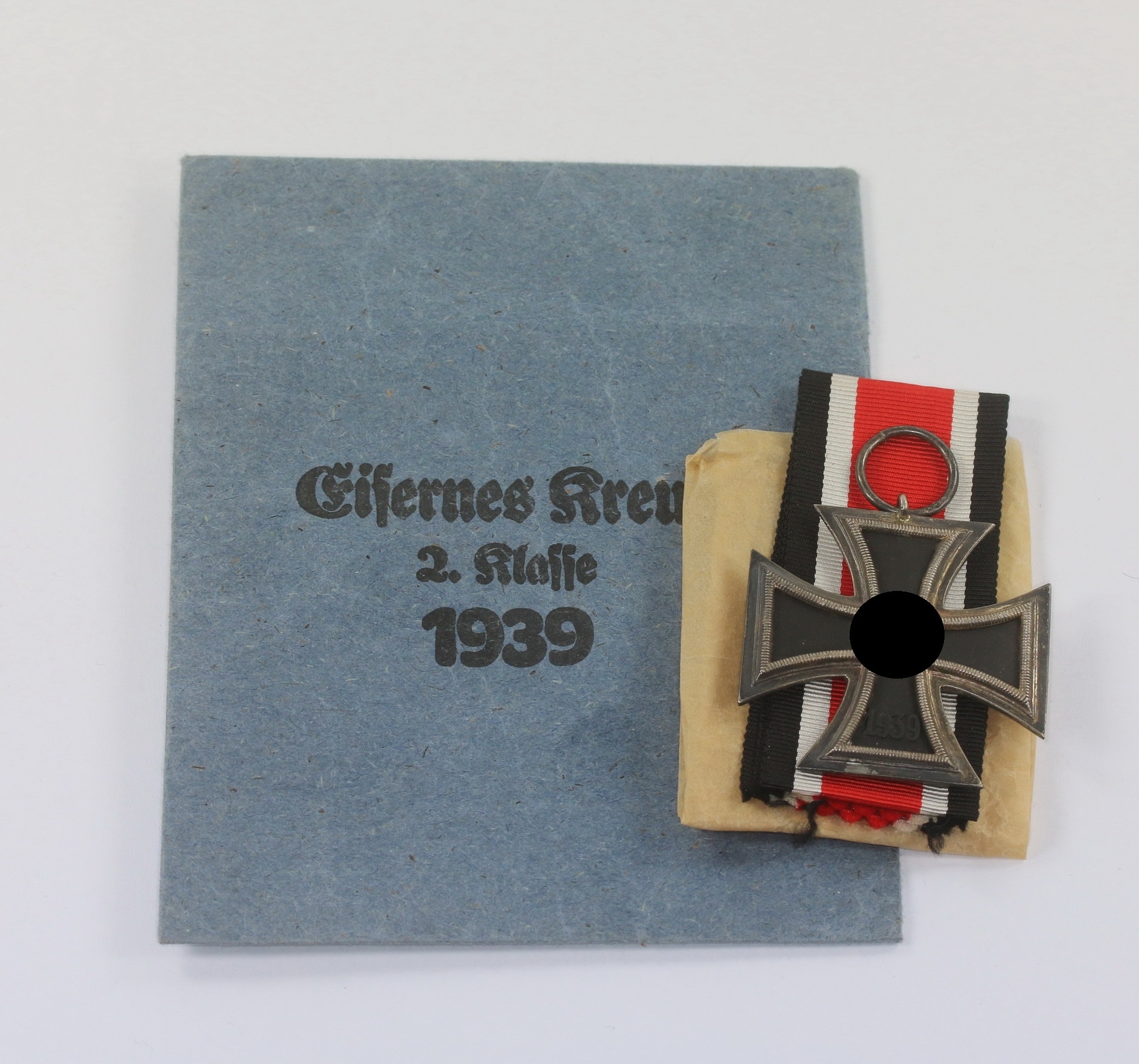  Eisernes Kreuz 2. Klasse 1939, Hst. 25, in Verleihungstüte – Bild 1