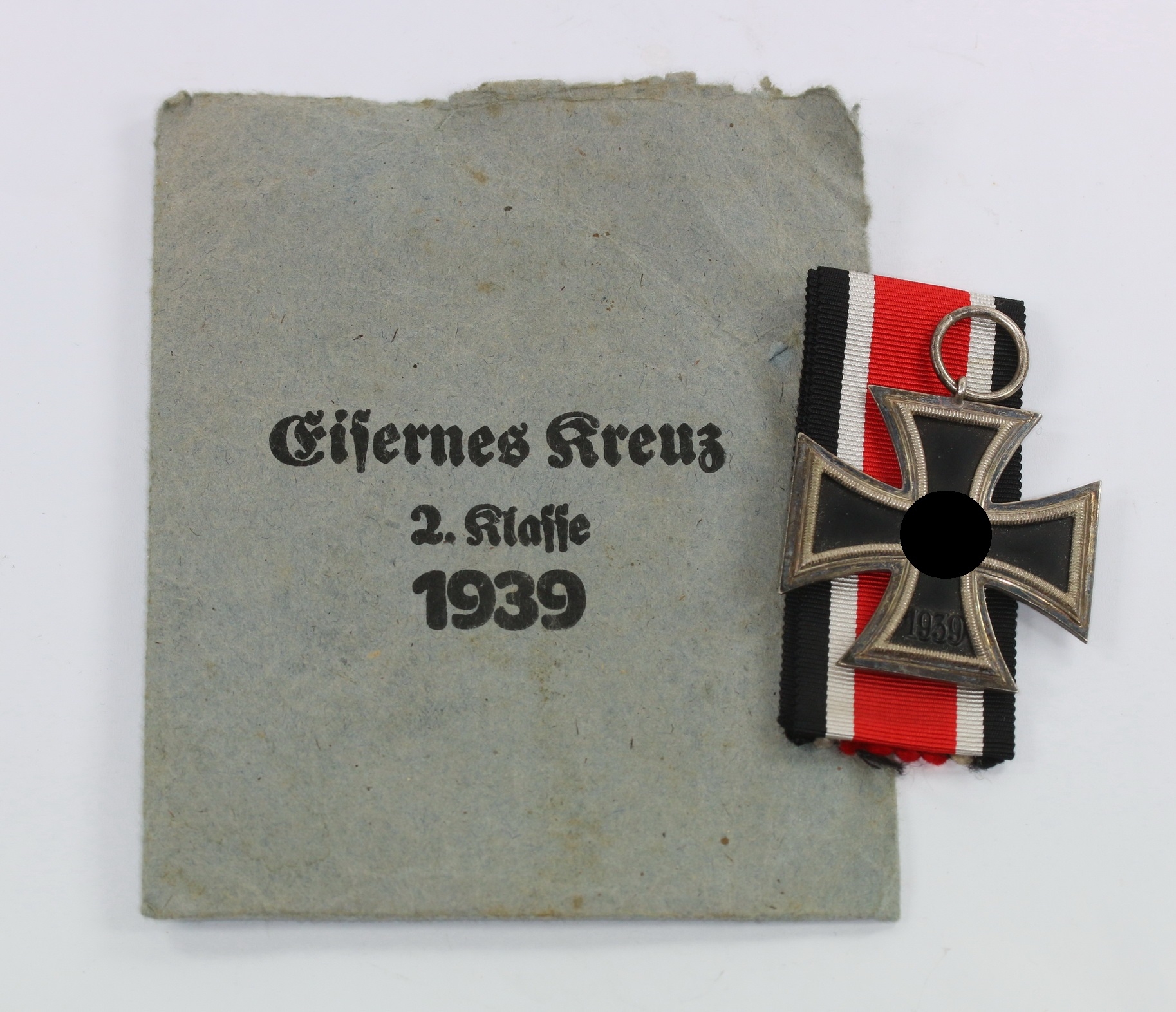 Eisernes Kreuz 2. Klasse 1939, in Verleihungstüte Karl Hensler – Bild 1