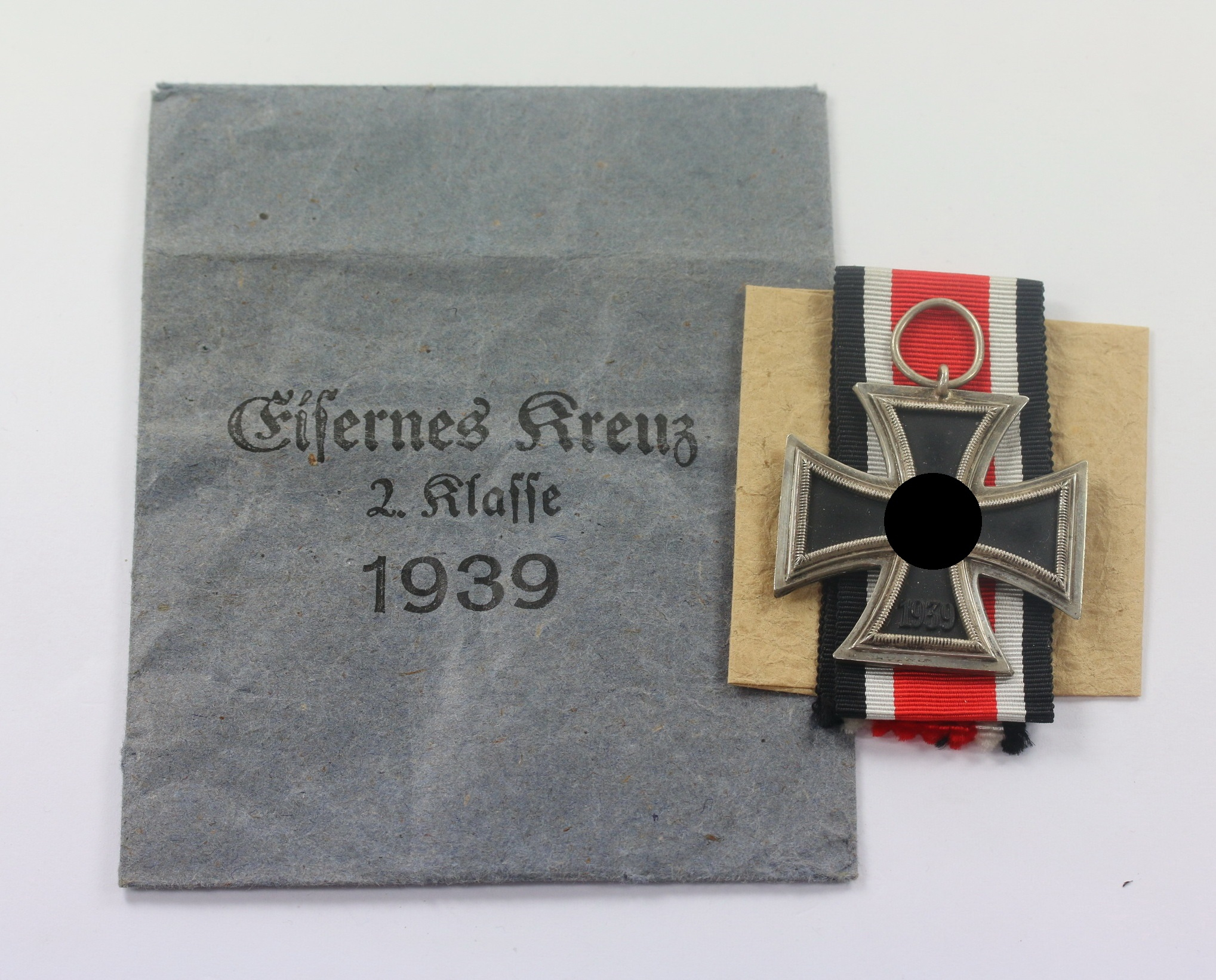 Eisernes Kreuz 2. Klasse 1939, in Verleihungstüte Rudolf Souval Wien 62/VII – Bild 1