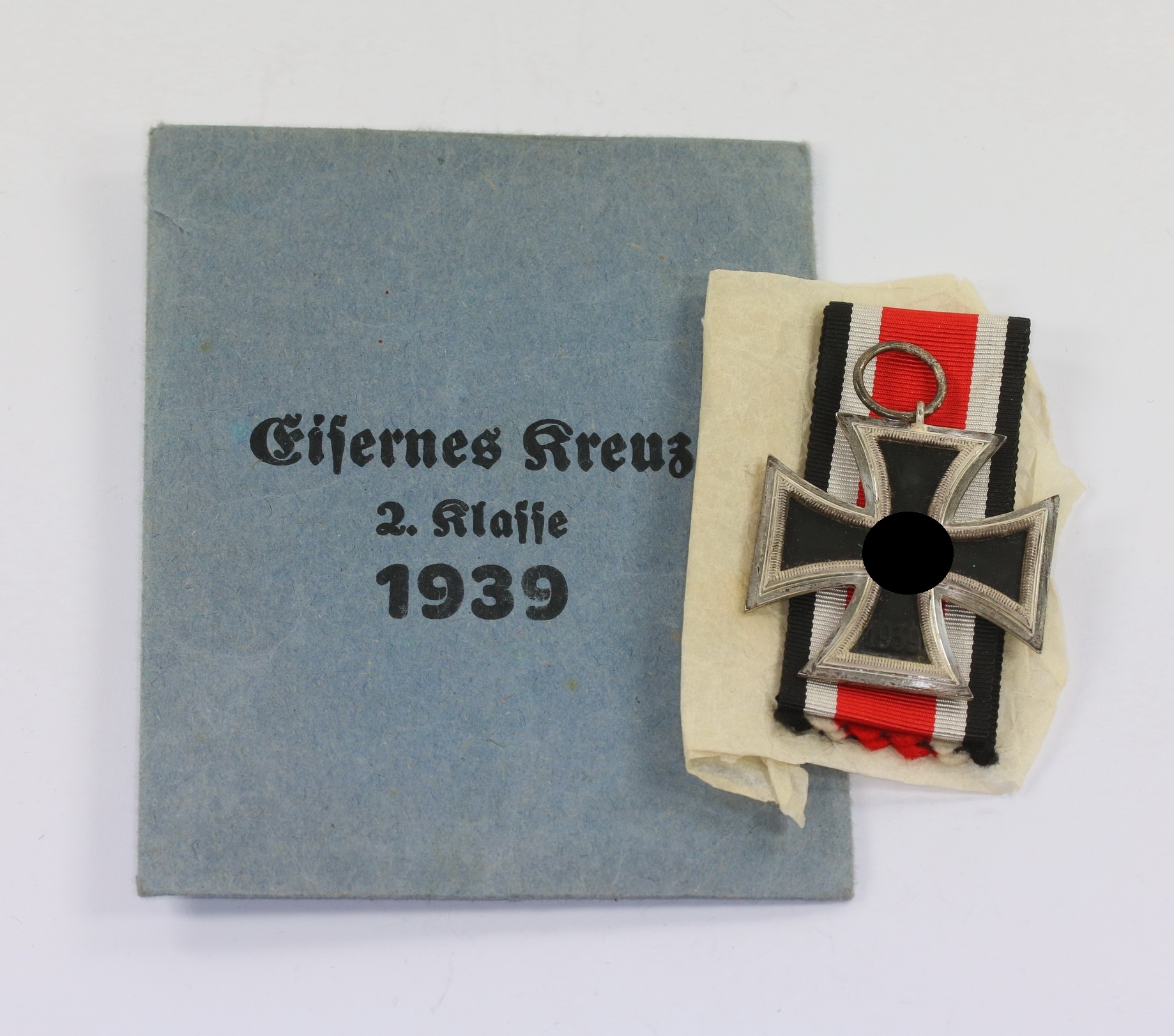 Eisernes Kreuz 2. Klasse 1939, in Verleihungstüte Walter & Henlein – Bild 1