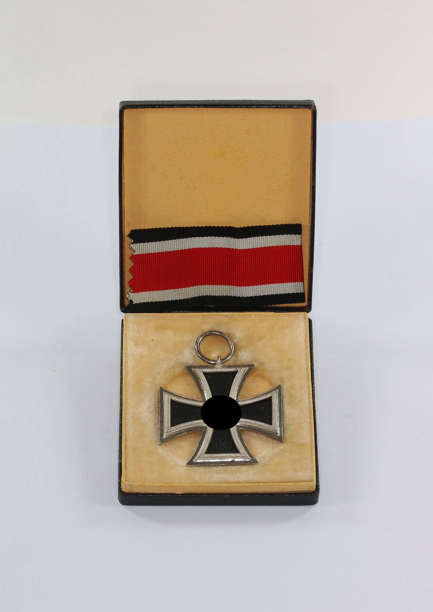 Eisernes Kreuz 2. Klasse 1939, Hst. L/11, im LDO Etui 1. Form L/11 – Bild 1