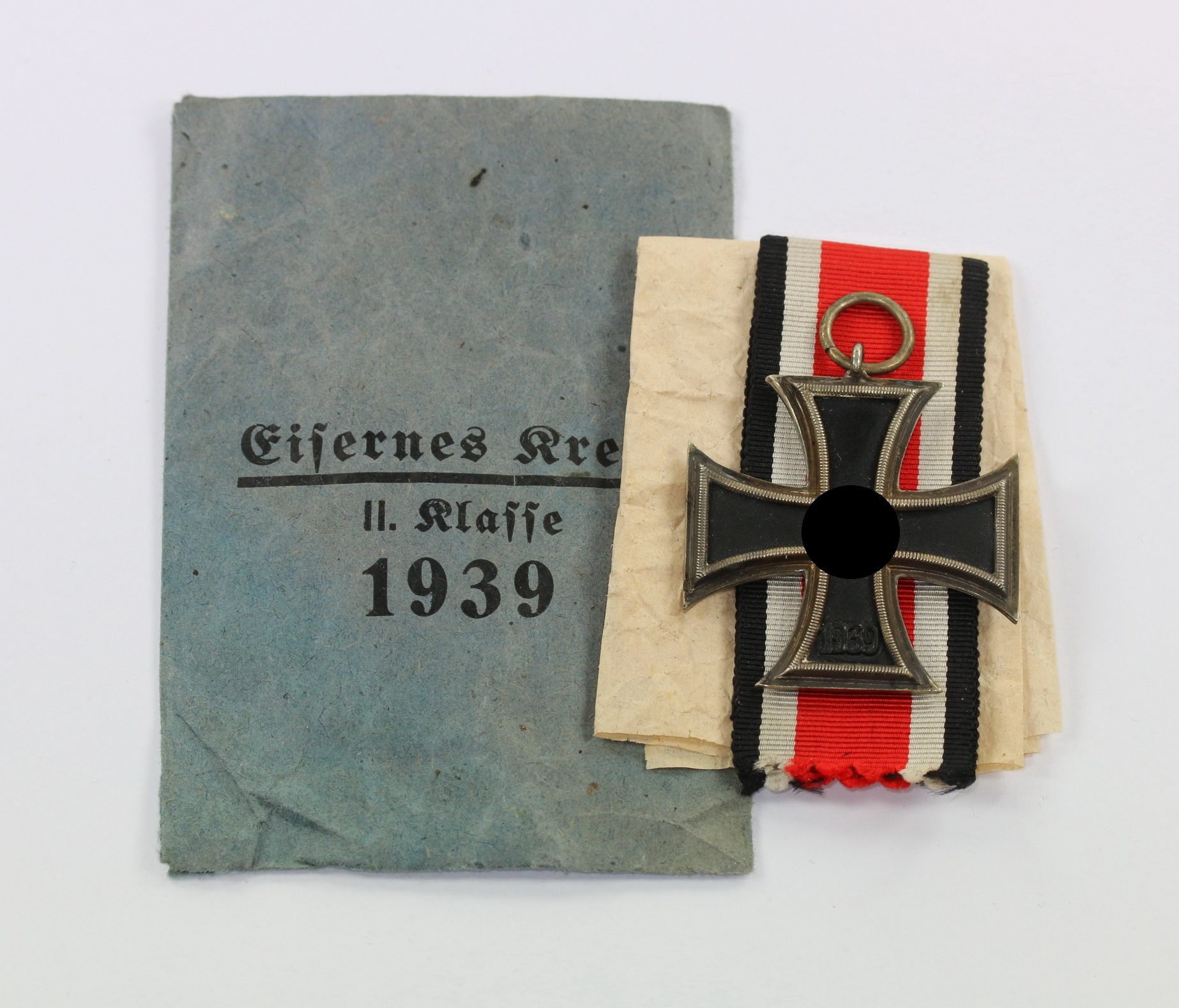 Eisernes Kreuz 2. Klasse 1939, Schinkel Variante, Paul Meybauer, in kleiner Verleihugstüte Paul Meybauer Berlin SW68 – Bild 1