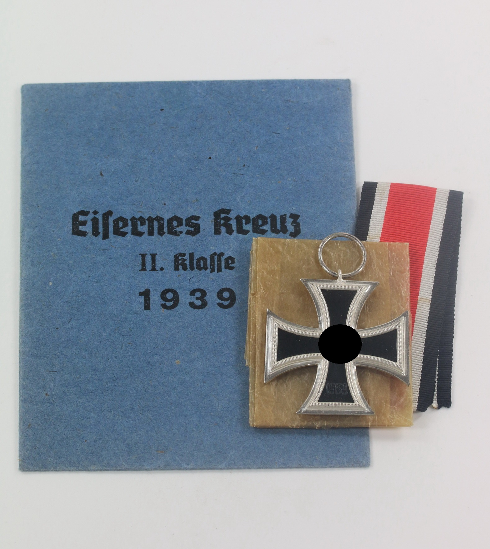 Eisernes Kreuz 2. Klasse 1939, Schinkel Variante, Wilhelm Deumer, nicht magnetisch (!), in Verleihungstüte – Bild 1
