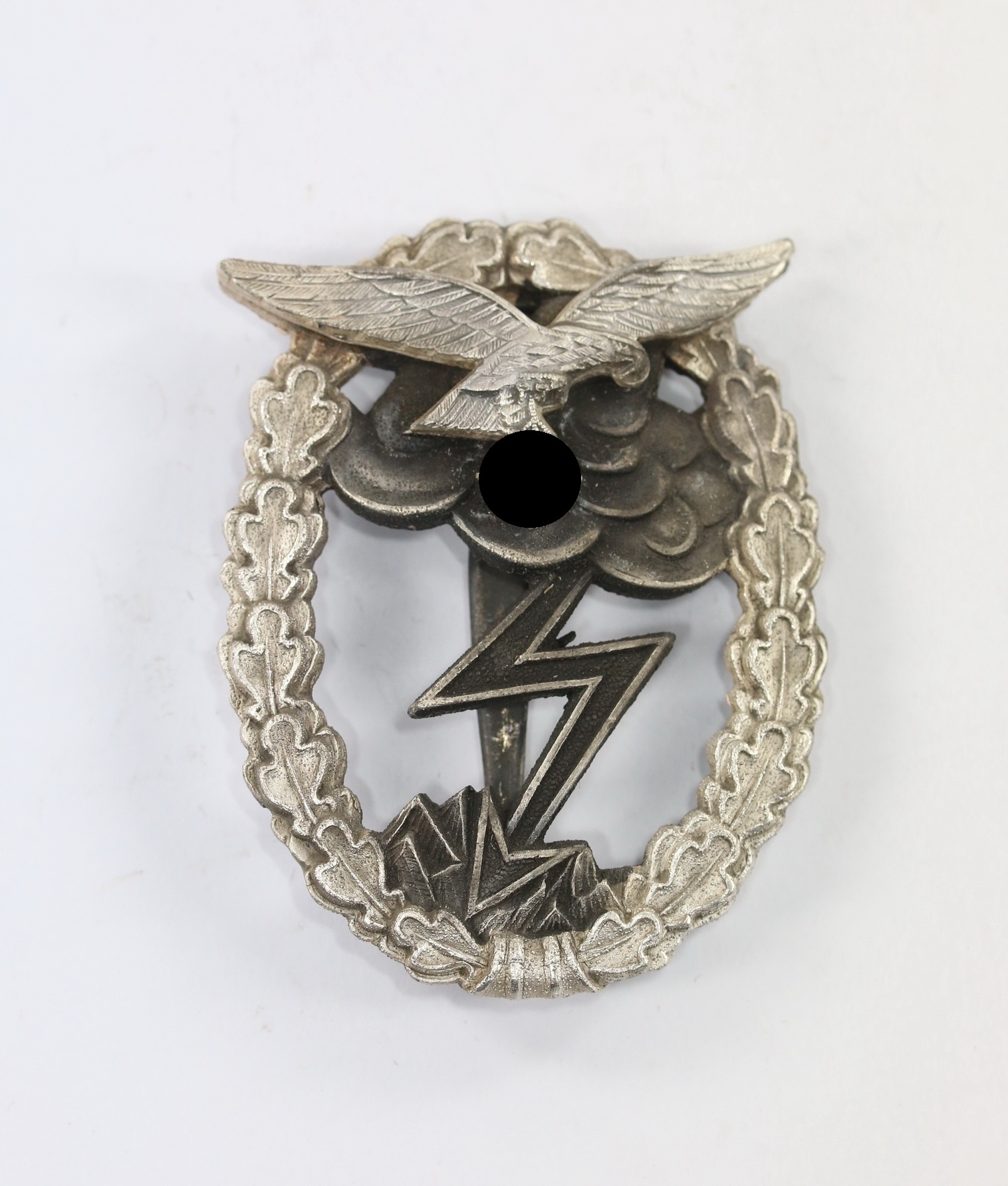 erdkampfabzeichen_der_luftwaffe_hersteller_r Erdkampfabzeichen der Luftwaffe, Hst. R.K. – Bild 1