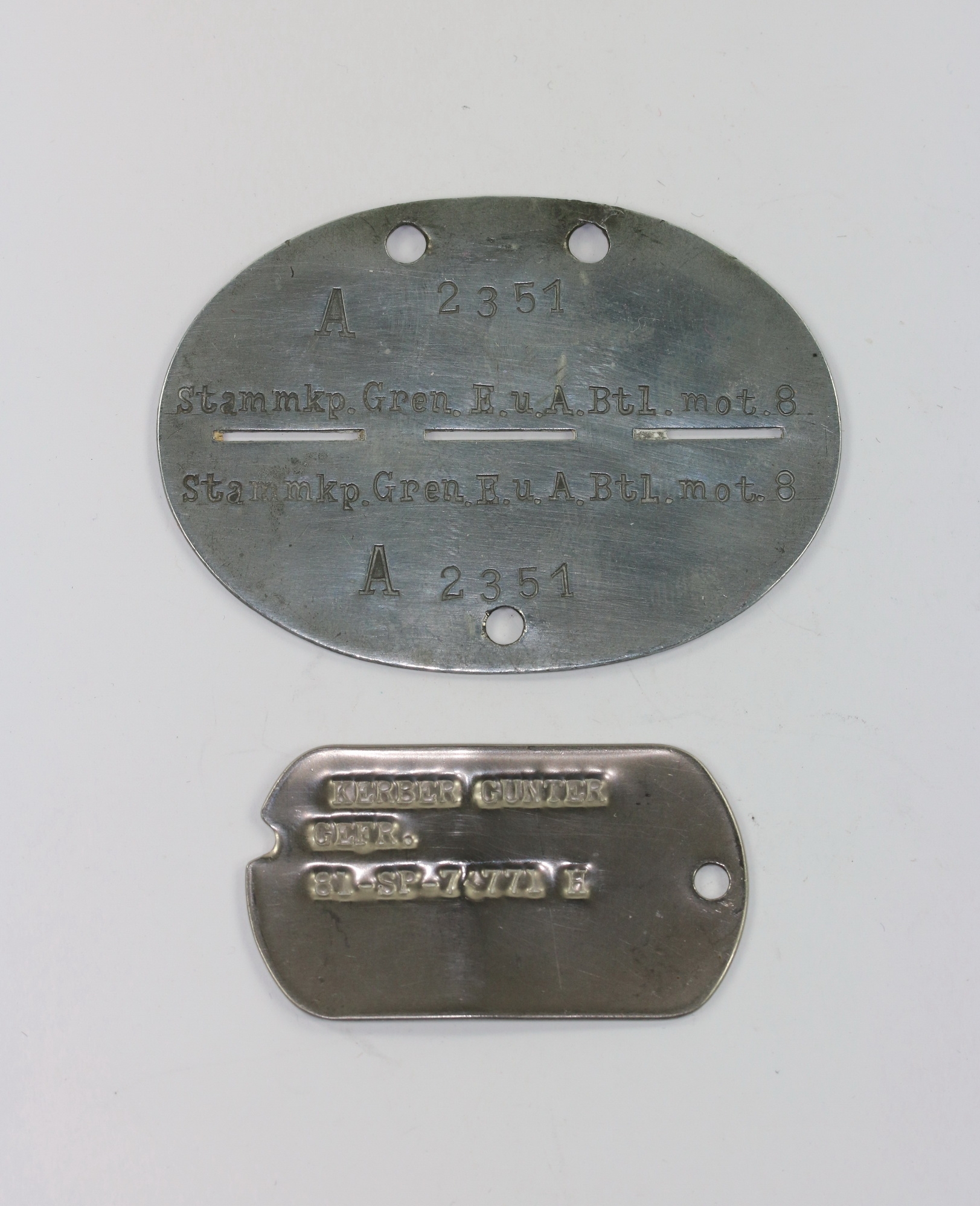 erkennungsmarke_grenadier_btl Erkennungsmarke Grenadier Btl. und Kriegsgefangenenmarke (Afrika) – Bild 1