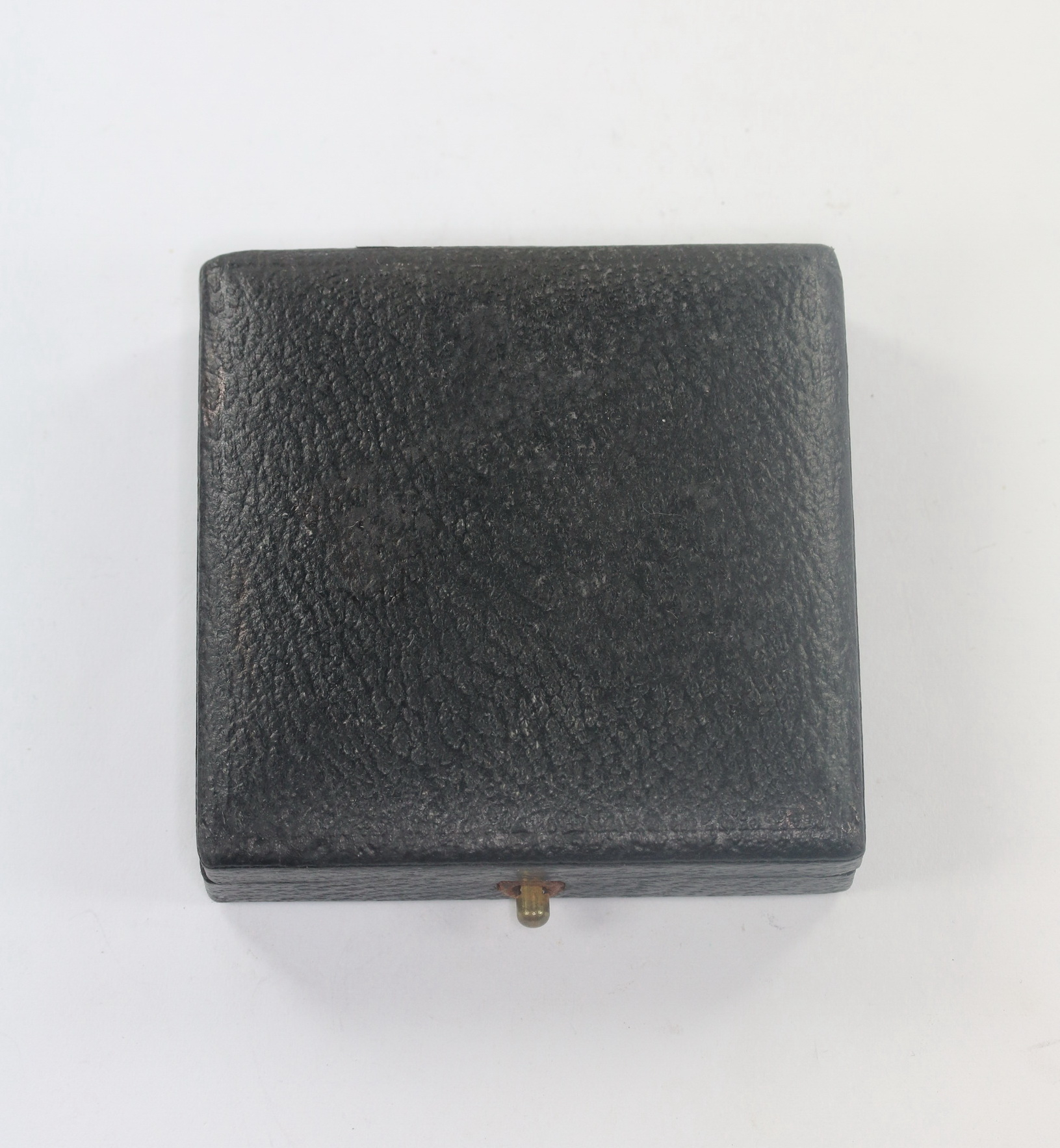 etui_verwundetenabzeichen_in_gold_hauptm_nzamt_wien_iii_1__1 Etui Verwundetenabzeichen in Gold, Hauptmünzamt Wien III. – Bild 1