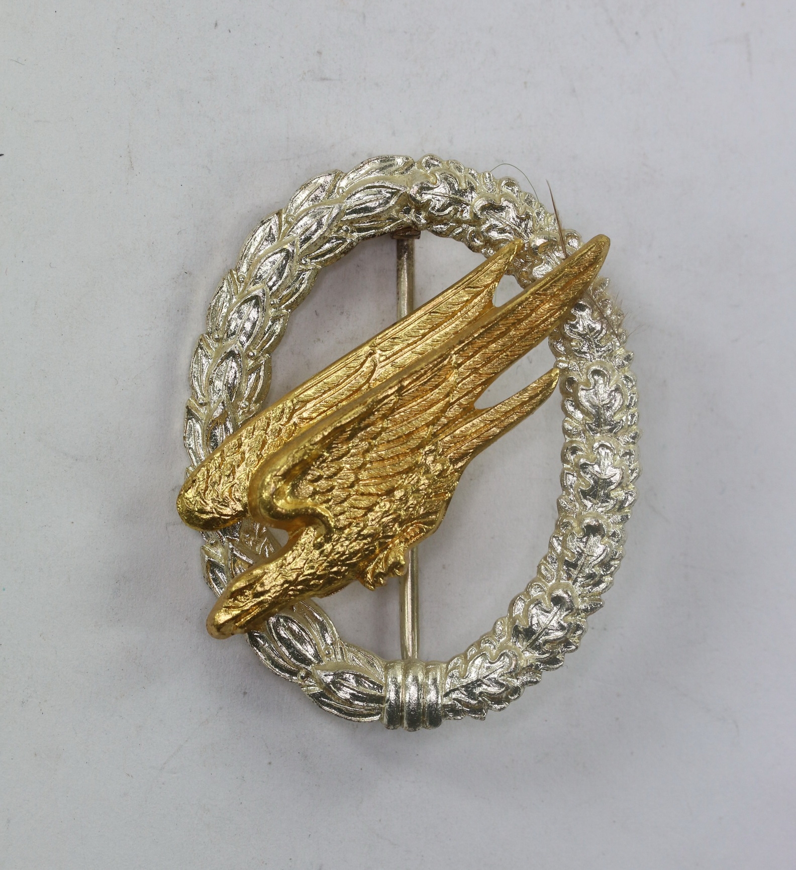 fallschirmsch_tzenabzeichen_der_luftwaffe_1957_steinhauer_l_ck_l_denscheid_fr_h_1_ Fallschirmschützenabzeichen der Luftwaffe 1957, Steinhauer & Lück, Lüdenscheid (früh) – Bild 1