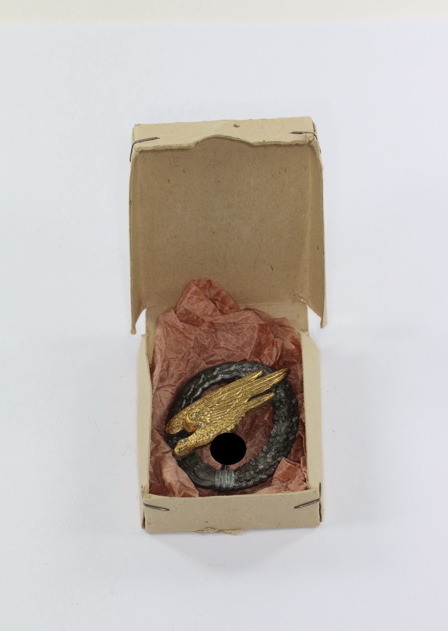 fallschirmschuetzenabzeichen_der_luftwaffe_fll_in_schachtel_1__1 Fallschirmschützenabzeichen der Luftwaffe, FLL, in Verleihungsschachtel (!) – Bild 1