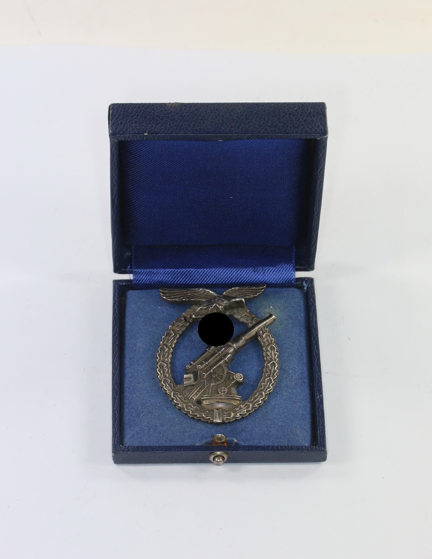 flakkampfabzeichen_der_luftwaffe_hst Flak-Kampfabzeichen der Luftwaffe, Hst. Gustav Brehmer Markneukirchen, im Etui – Bild 1
