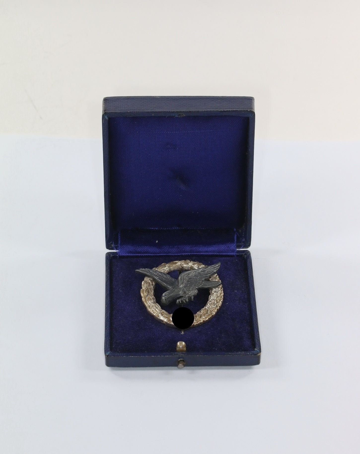 Fliegerschützenabzeichen der Luftwaffe, Hst. C.E. Juncker, im Etui Bordfunkerabz. – Bild 1