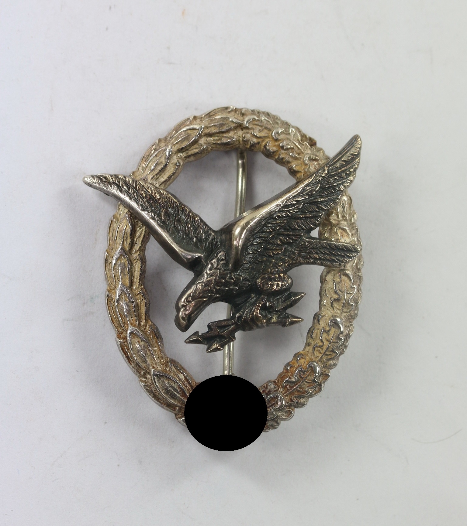  Fliegerschützenabzeichen der Luftwaffe mit Blitzbündel, Hst. BSW (Brüder Schneider A.G., Wien) – Bild 1