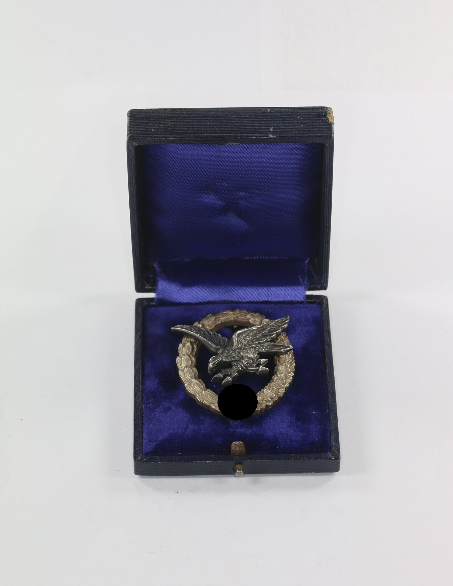 Fliegerschützenabzeichen der Luftwaffe mit Blitzbündel, Hst. C.E. Juncker Berlin S.W., im Etui – Bild 1
