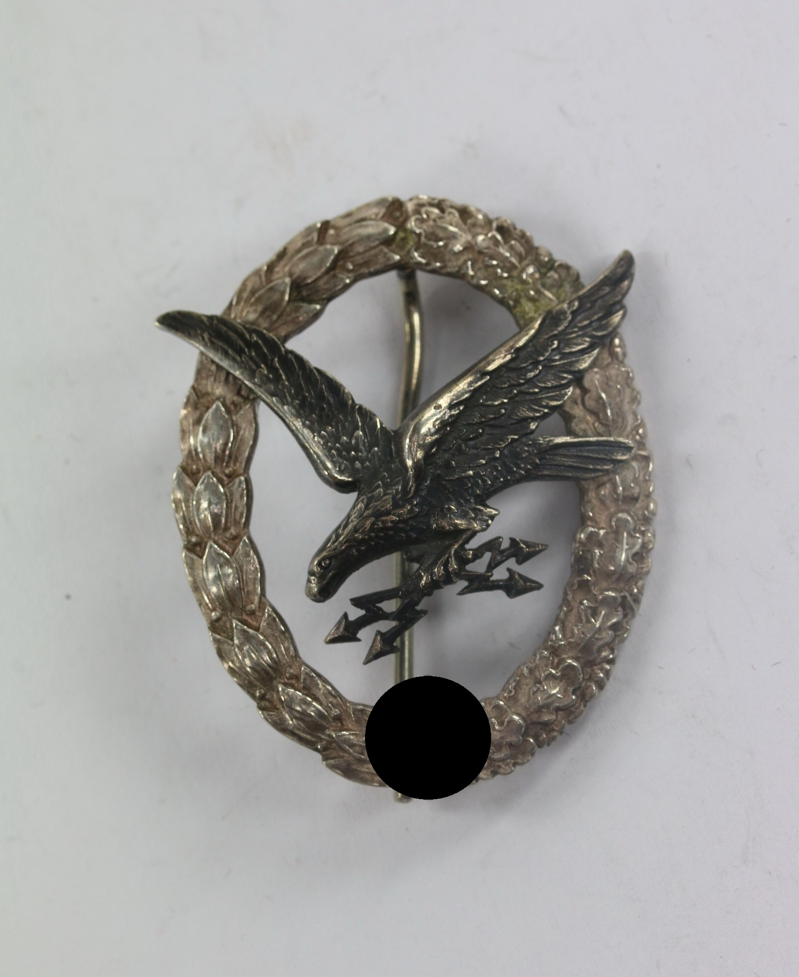  Fliegerschützenabzeichen der Luftwaffe mit Blitzbündel, Hst. C.E. Juncker BerlinS.W., (J.1) – Bild 1