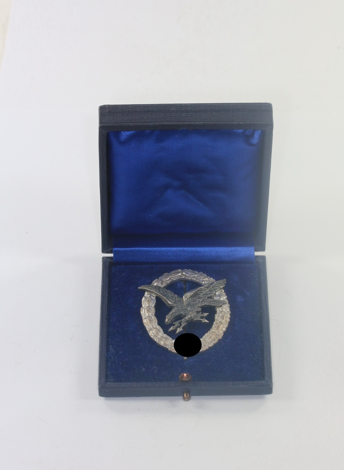 Fliegerschützenabzeichen der Luftwaffe mit Blitzbündel, Hst. CEJ (J.1), im Etui - Bordfunkerabz. (!) – Bild 1