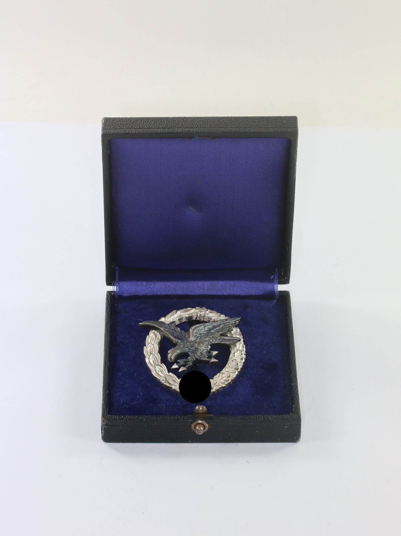 Fliegerschützenabzeichen der Luftwaffe mit Blitzbündel, Hst. W. Deumer, im Deumer Etui – Bild 1