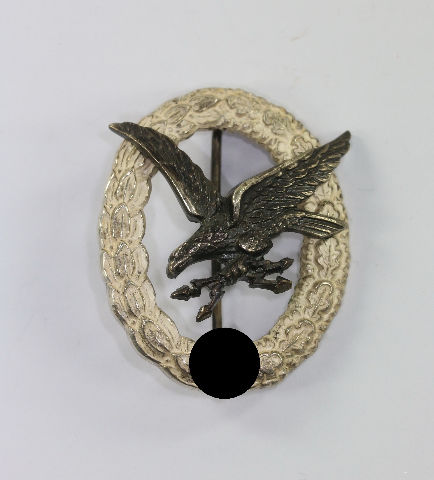 fliegerschuetzenabzeichen_mit_blitzbuendel_a_assmann_1__1 Fliegerschützenabzeichen der Luftwaffe mit Blitzbündel, Hst. A – Bild 1