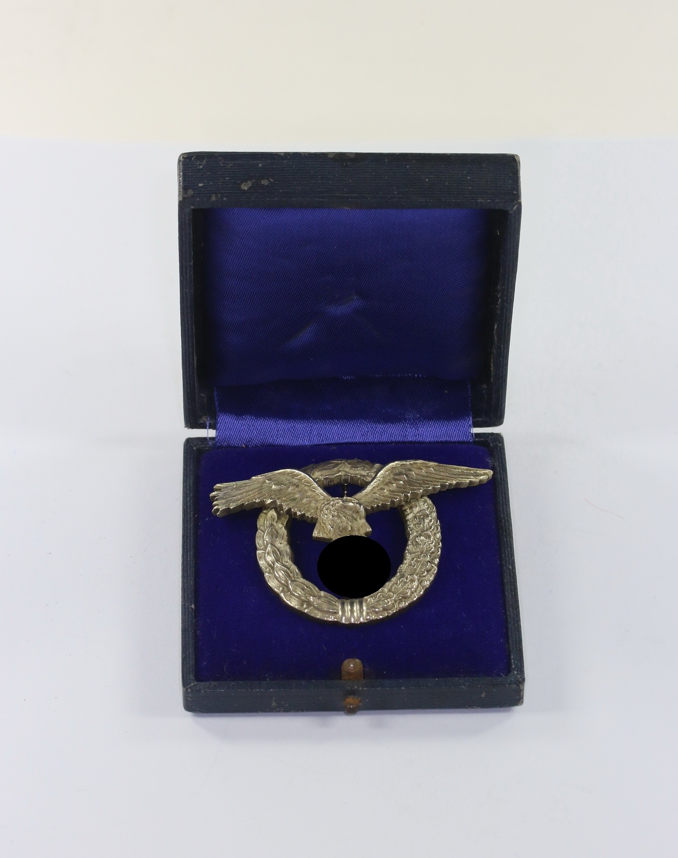 flugzeugf_hrerabzeichen_der_luftwaffe_hersteller_jimme_im_etui_1__2 Flugzeugführerabzeichen der Luftwaffe, Hst. Jimme, im Etui – Bild 1