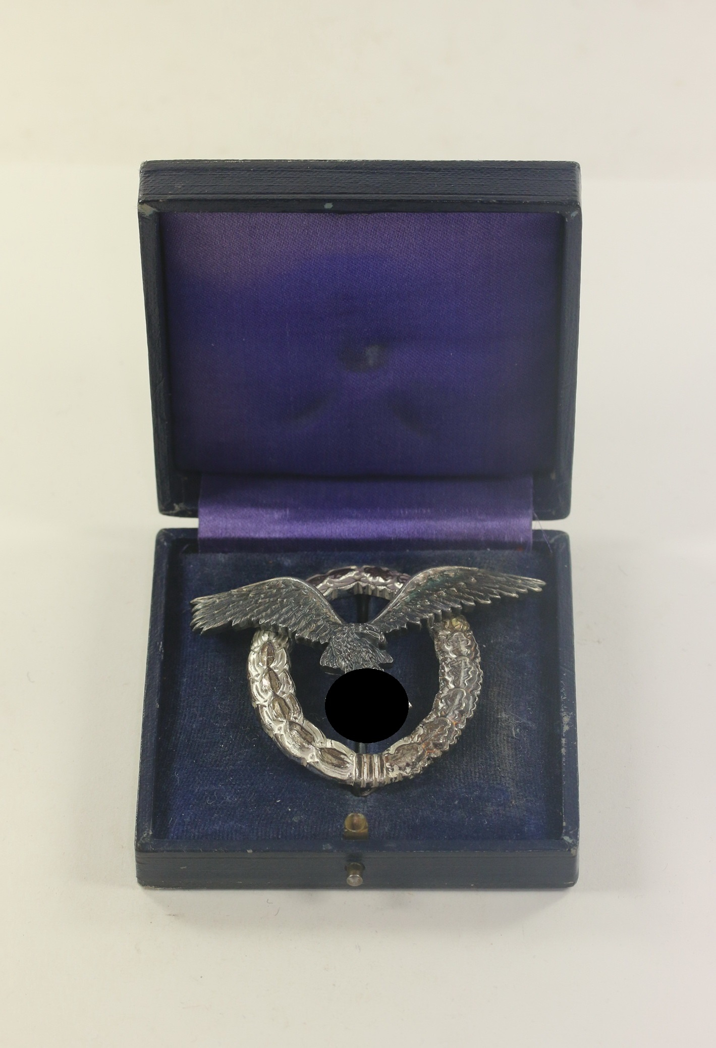 flugzeugf_hrerabzeichen_der_luftwaffe_hst Flugzeugführerabzeichen der Luftwaffe, Hst. A (Assmann & Sohn, Lüdenscheid), im Etui Flugzeugführerabz. – Bild 1