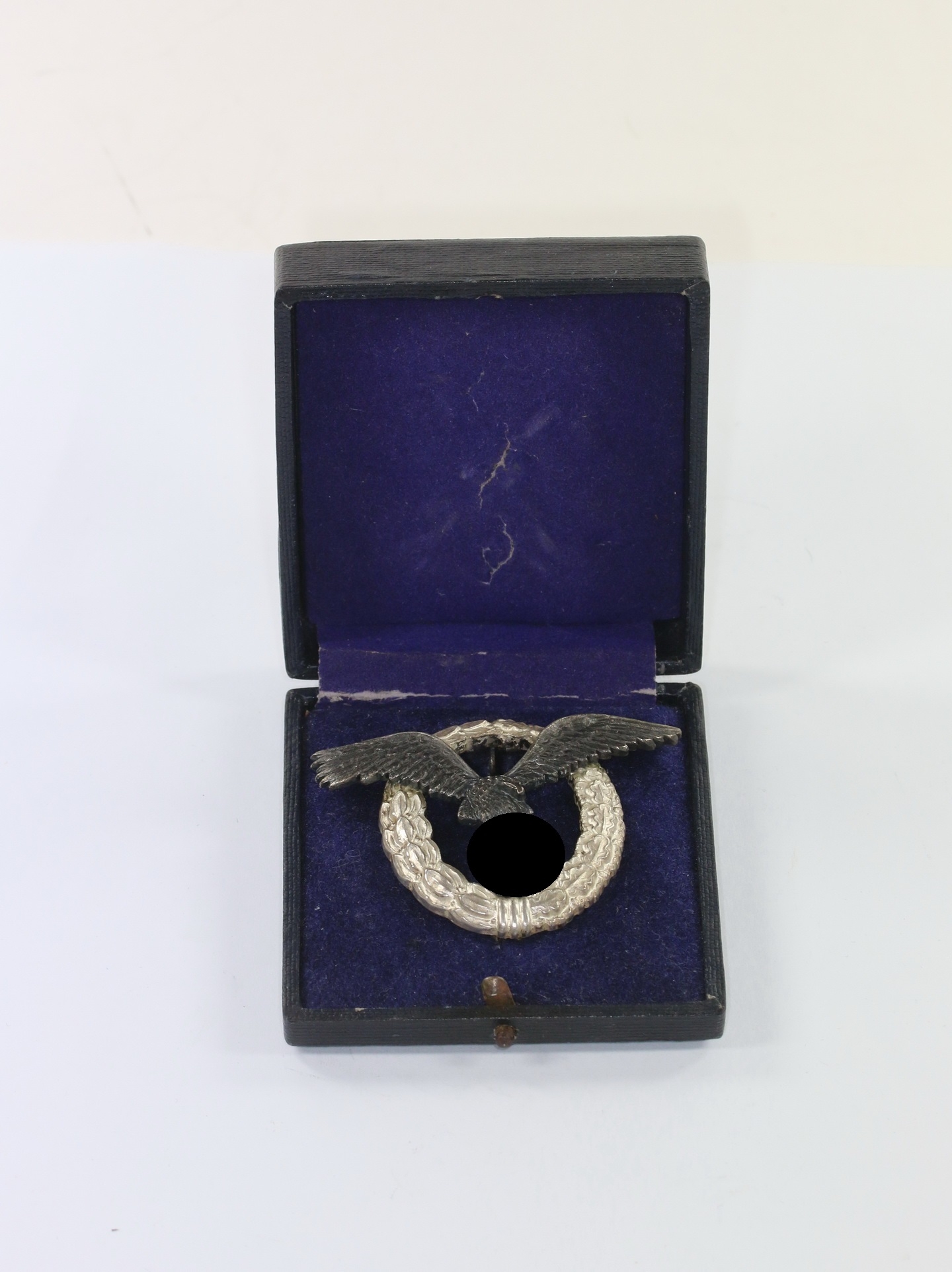 flugzeugf_hrerabzeichen_der_luftwaffe_hst Flugzeugführerabzeichen der Luftwaffe, Hst. A, im Etui – Bild 1