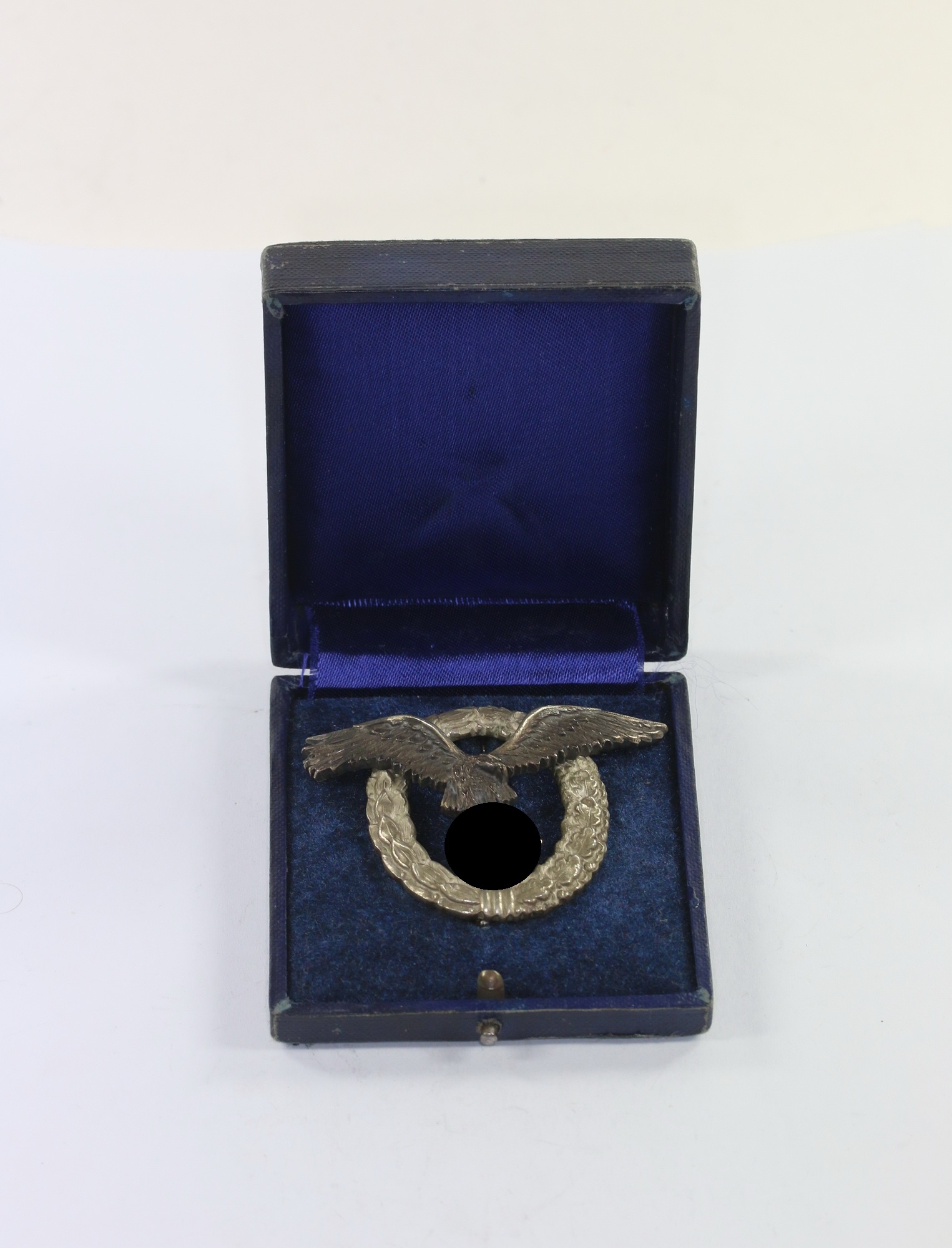 Flugzeugführerabzeichen der Luftwaffe, Hst. C.E. Juncker (J.2), im Etui – Bild 1