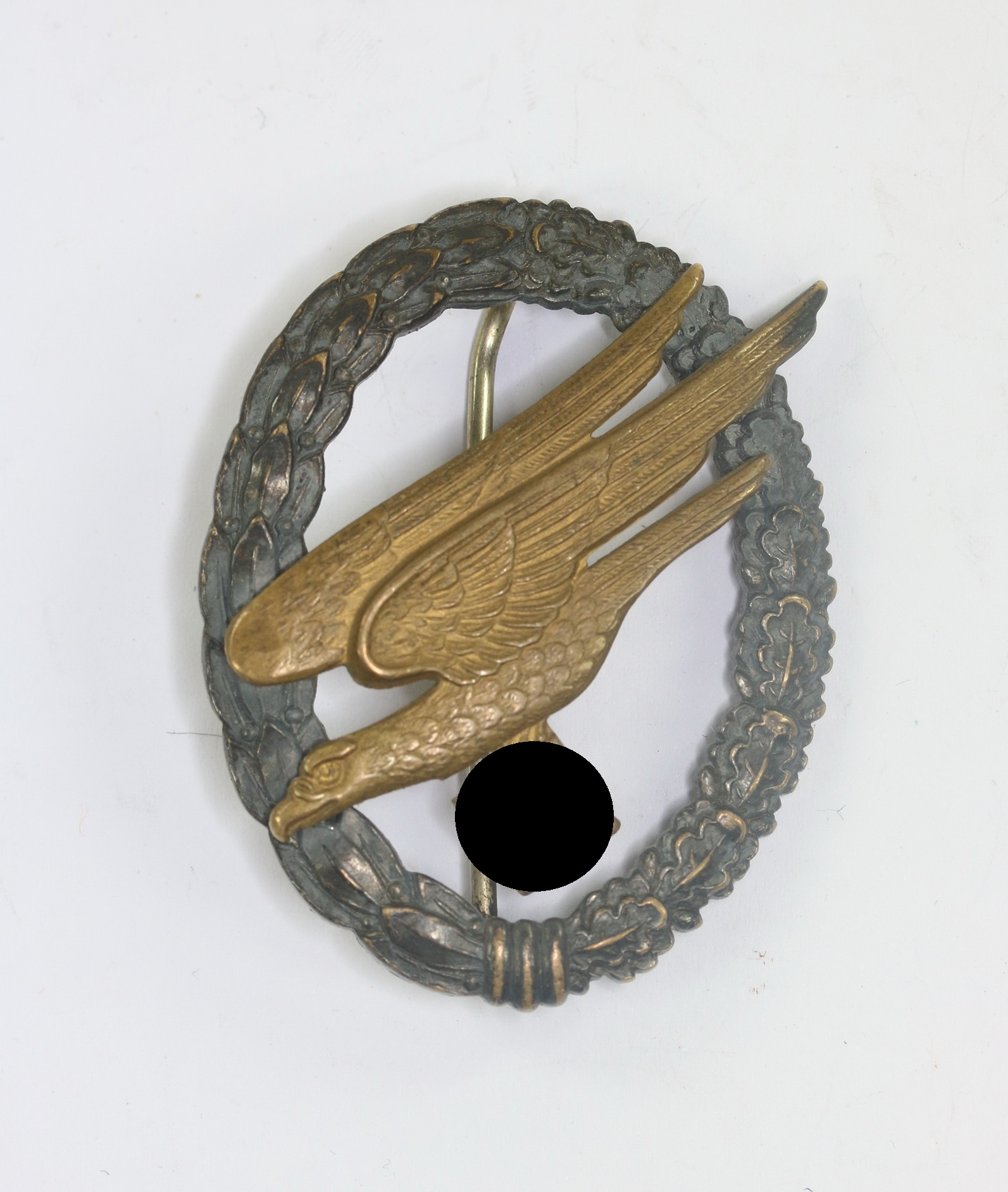 Frühes Fallschirmschützenabzeichen der Luftwaffe, Hst. A (Kranz), ohne (!) DRGM – Bild 1