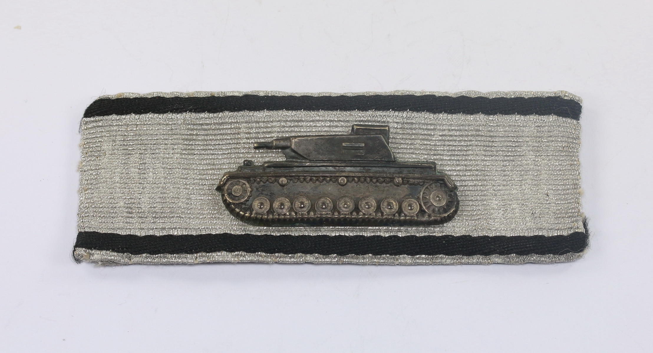 Frühes Sonderabzeichen für das Niederkämpfen von Panzerkampfwagen durch Einzelkämpfer (Panzerknacker), Moritz Hausch Typ 1 (Panzer aus Buntmetall) – Bild 1