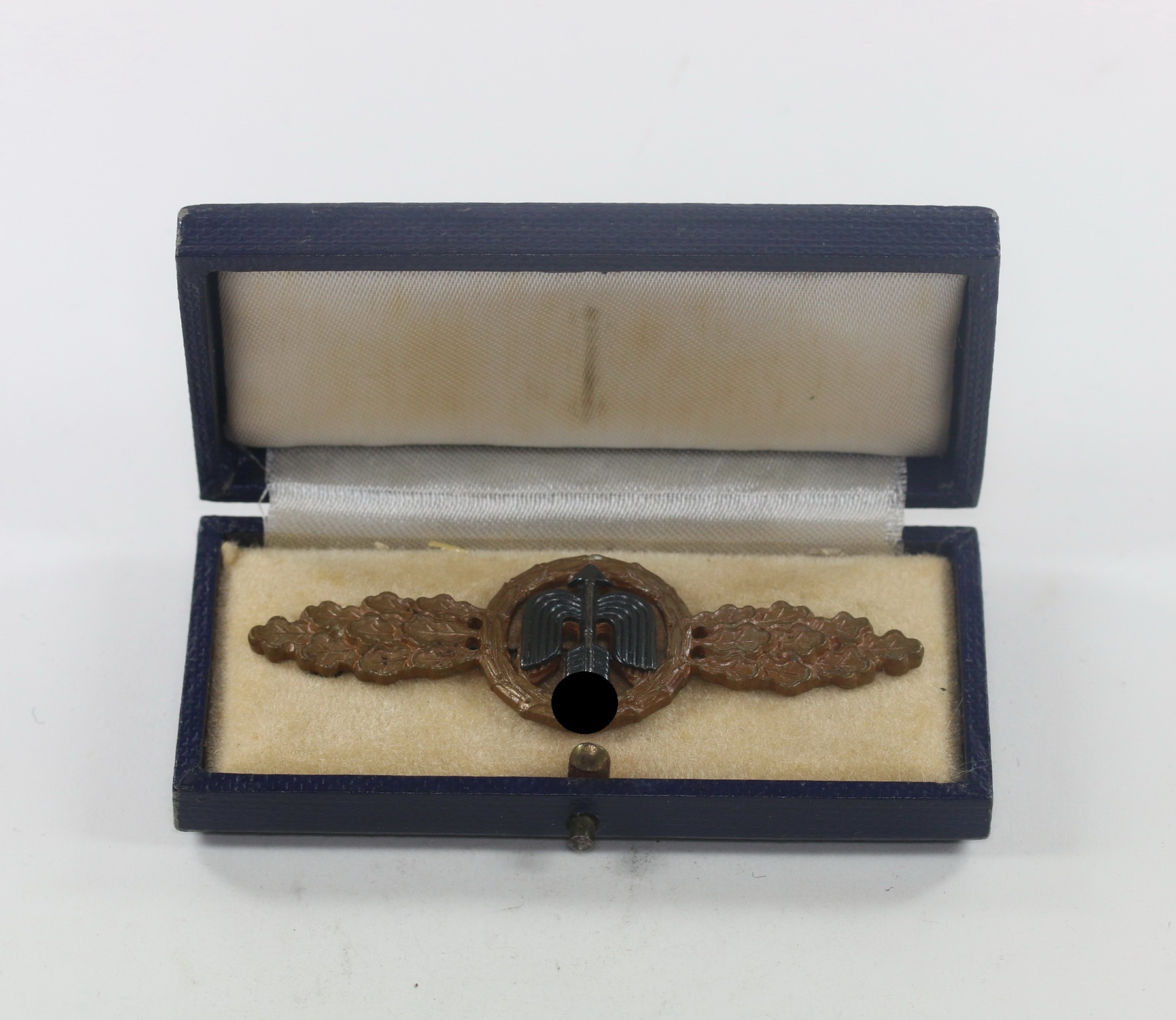 frontflugspange_f_r_j_ger_in_bronze_im_etui_1__3 Frontflugspange für Jäger in bronze, im Etui – Bild 1