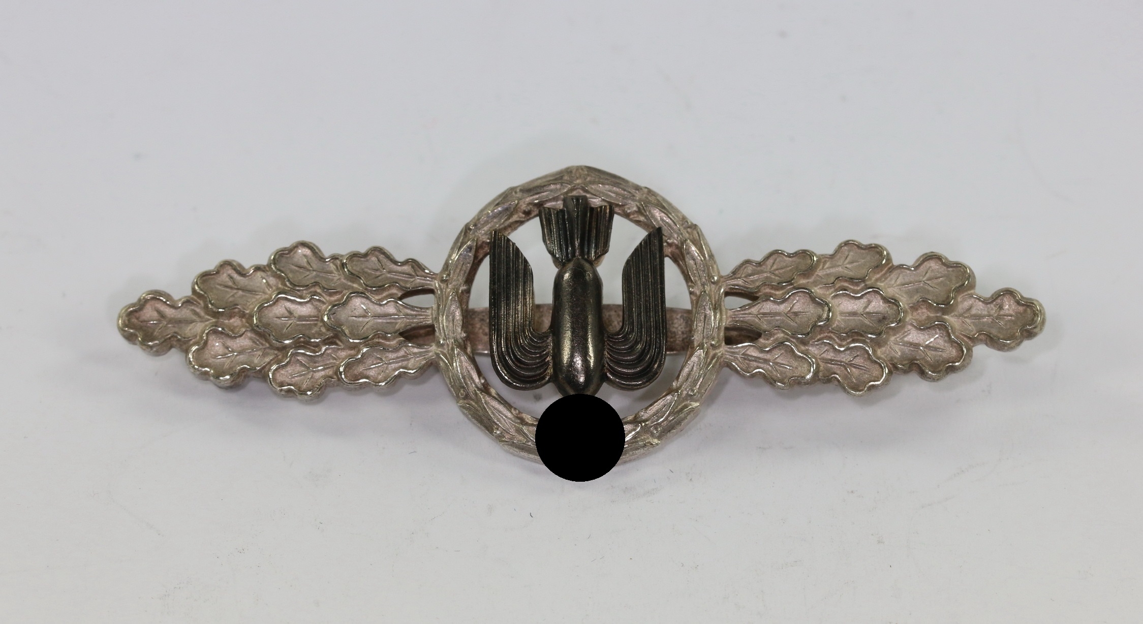 frontflugspange_f_r_kampfflieger_in_silber_hersteller_g Frontflugspange für Kampfflieger in Silber, Hst. G.H. Osang – Bild 1