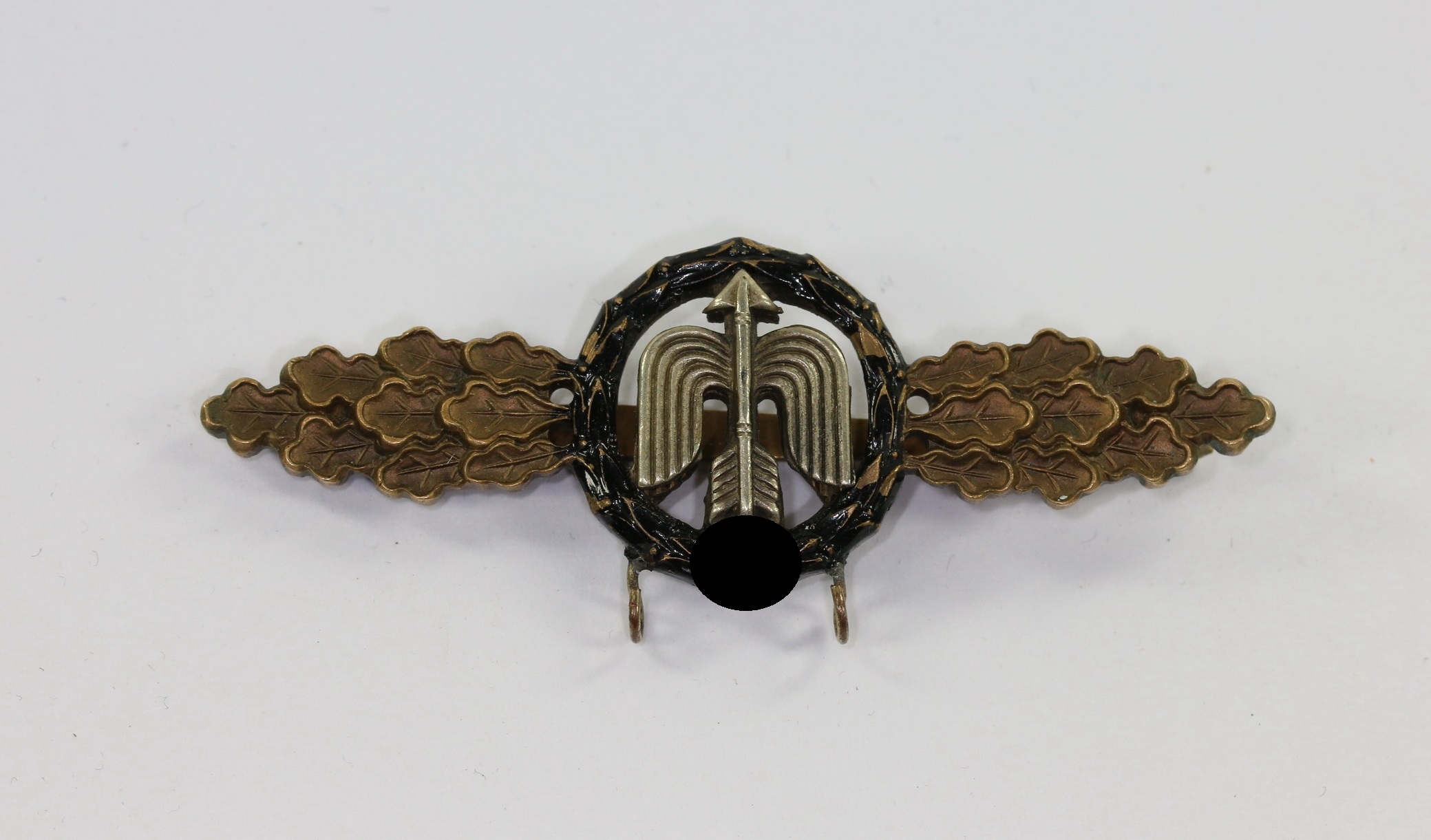  Frontflugspange für Nah-Nachtjäger in Gold, mit Ösen für Hänger – Bild 1