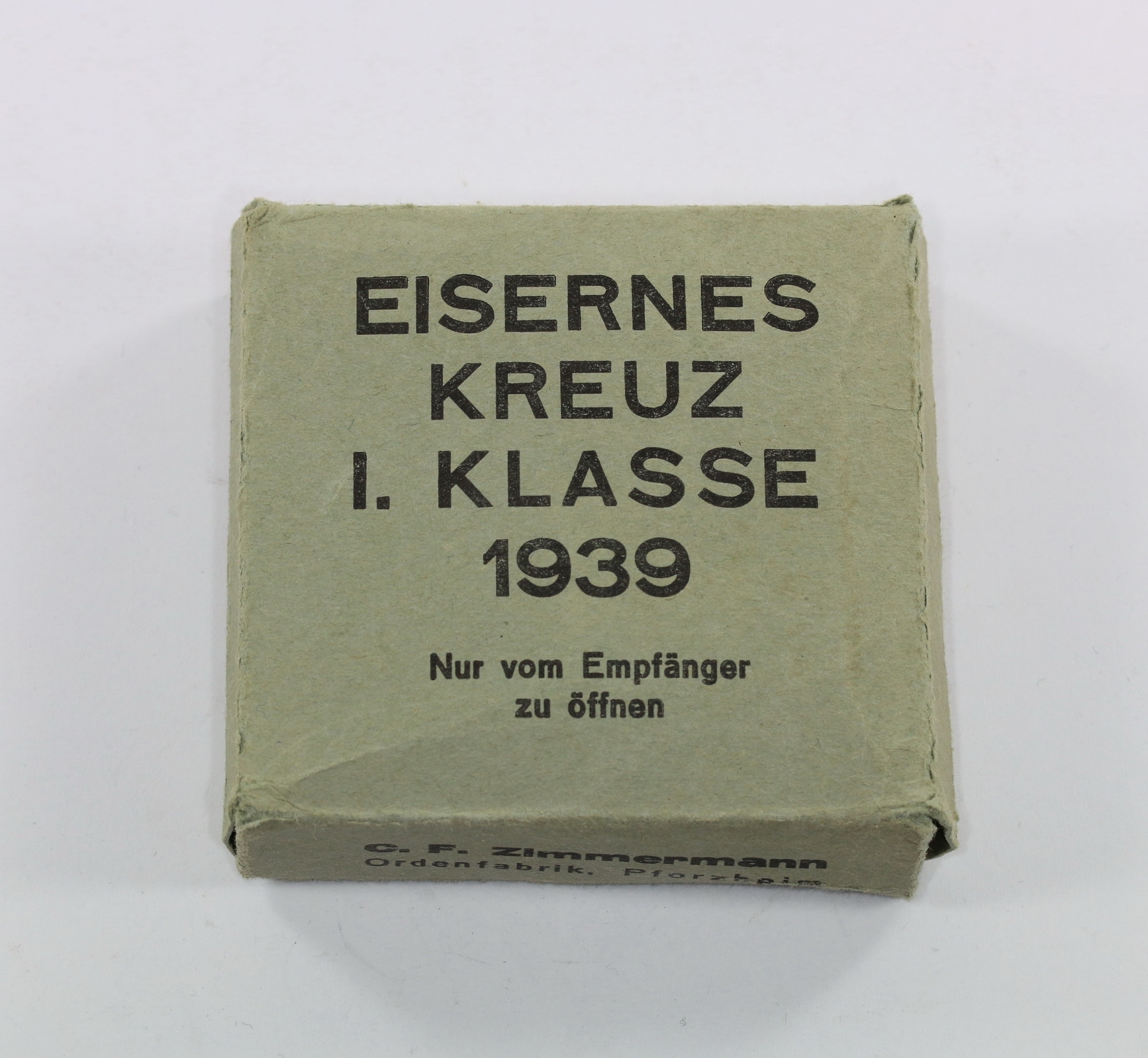 Grüner (!) Umkarton Eisernes Kreuz 1. Klasse 1939, C.F. Zimmermann Ordensfabrik, Pforzheim – Bild 1