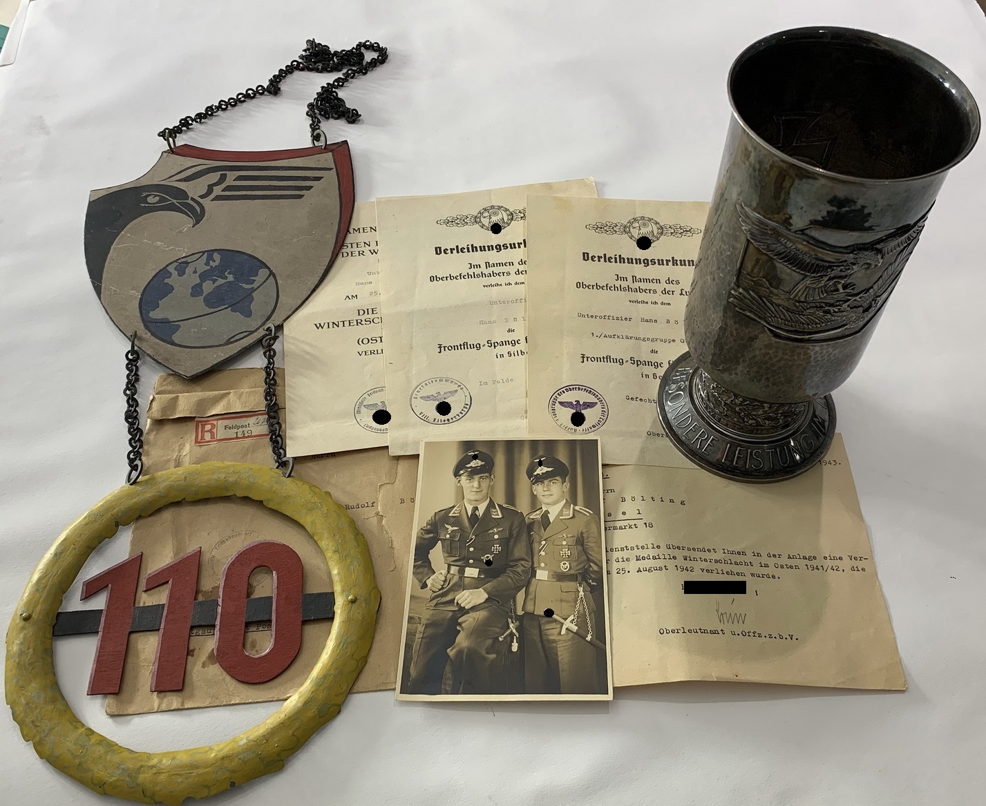 Gruppe Ehrenpokal für besondere Leistungen in Luftkrieg, Fernaufklärer beim Oberbefehlshaber der Luftwaffe, Hans Bölting – Bild 1