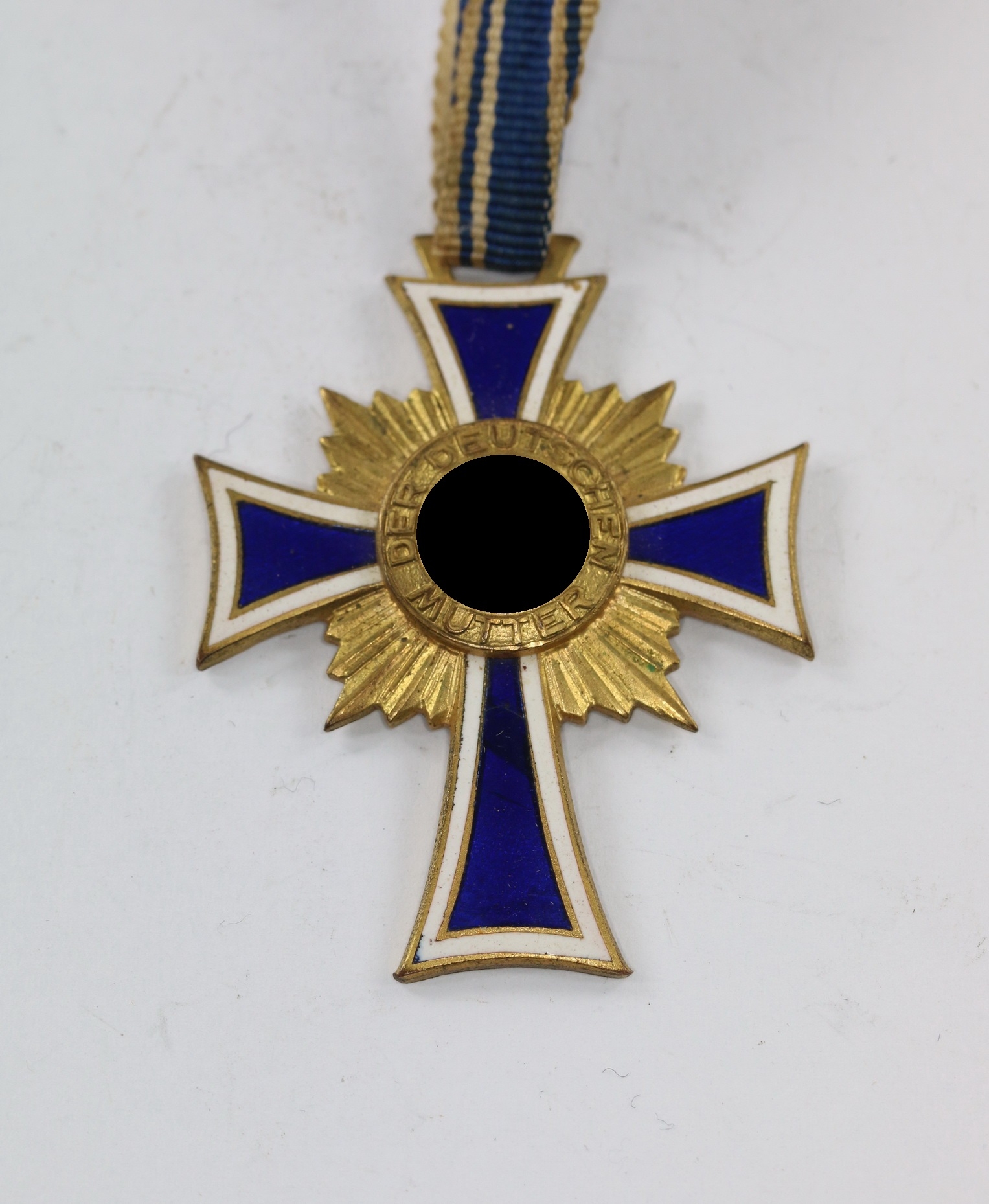 img_0404_bildgr_e_ndern_1_1 Mutterkreuz in Gold – Bild 1