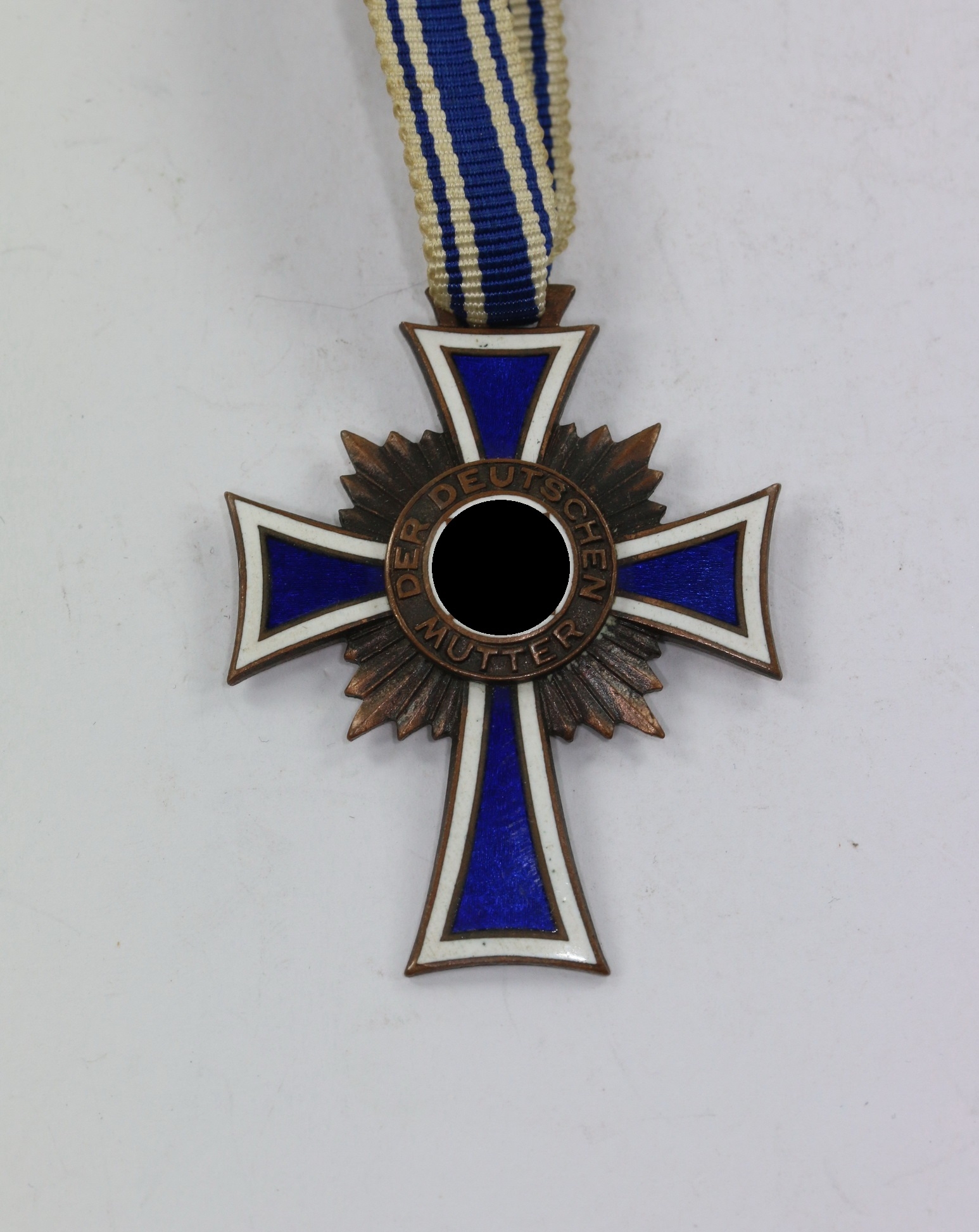 img_1495_bildgr_e_ndern_1_1 Mutterkreuz in Bronze – Bild 1